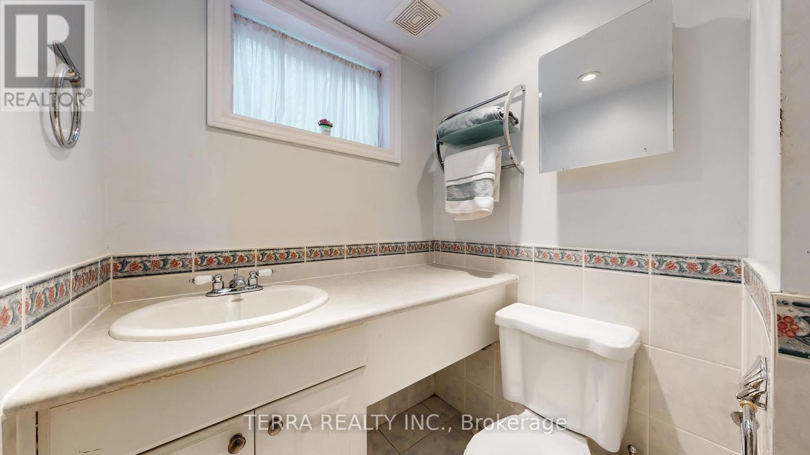 18 Hill Garden Road, Toronto, Ontario  M9P 1X9 - Photo 39 - W12579172