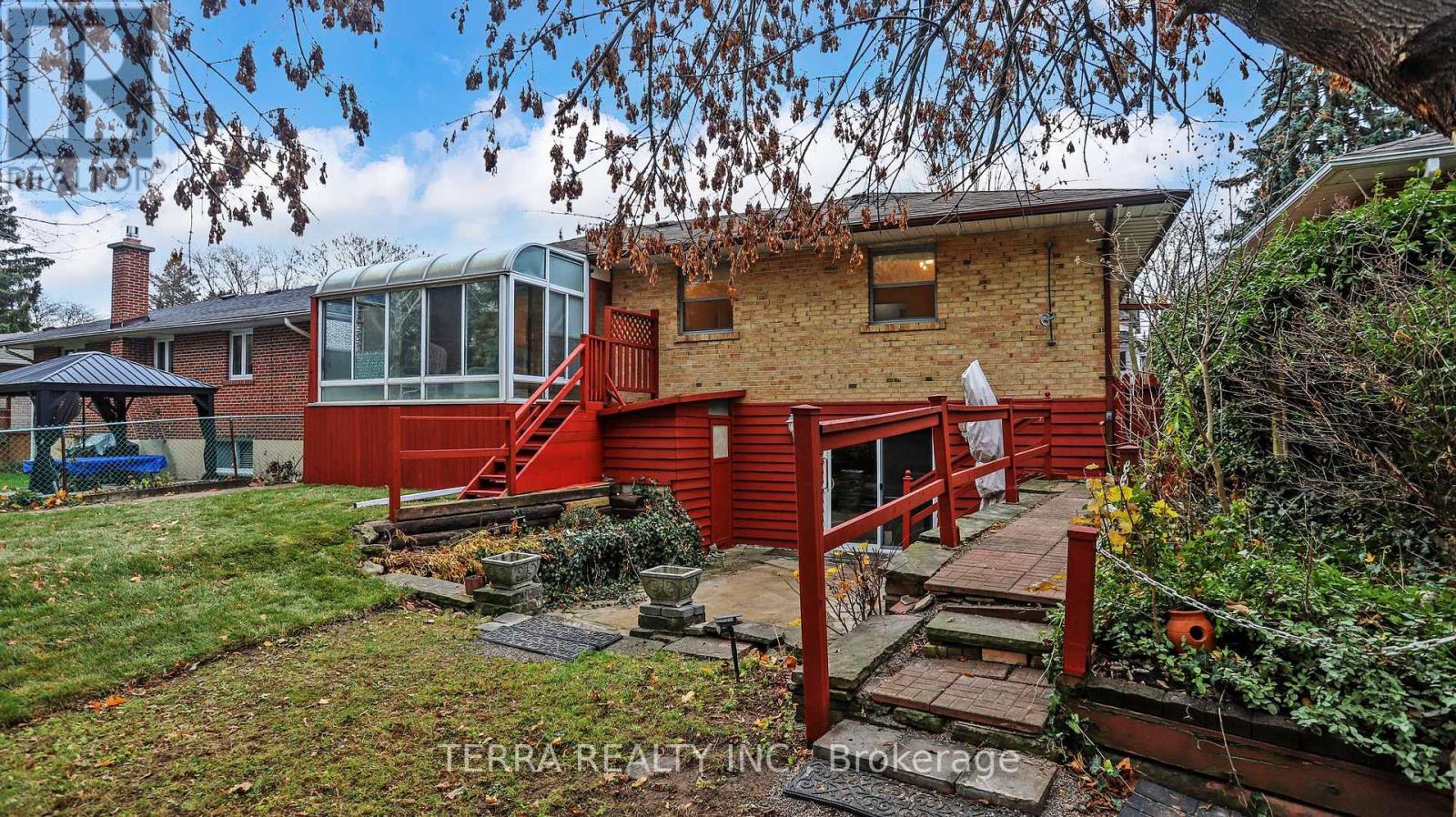 18 Hill Garden Road, Toronto, Ontario  M9P 1X9 - Photo 45 - W12579172