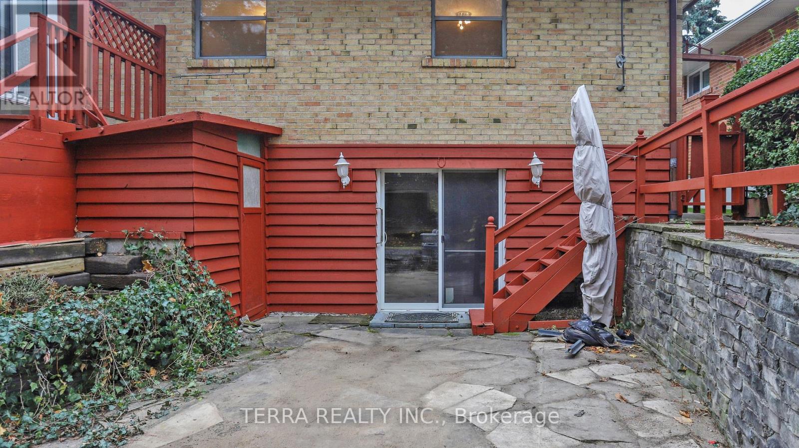 18 Hill Garden Road, Toronto, Ontario  M9P 1X9 - Photo 46 - W12579172