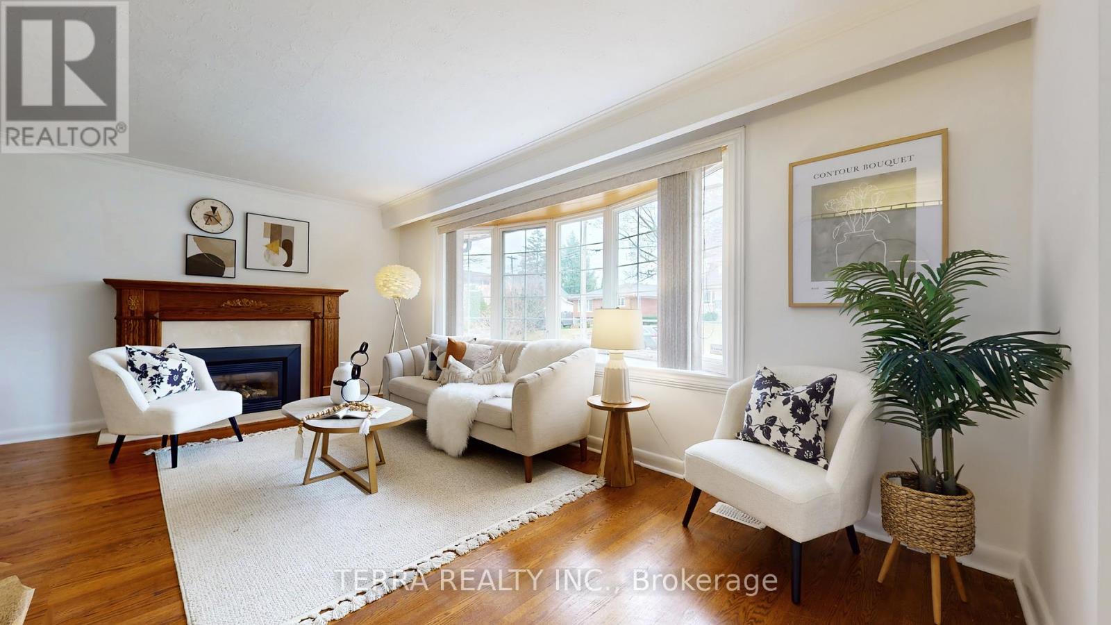 18 Hill Garden Road, Toronto, Ontario  M9P 1X9 - Photo 5 - W12579172