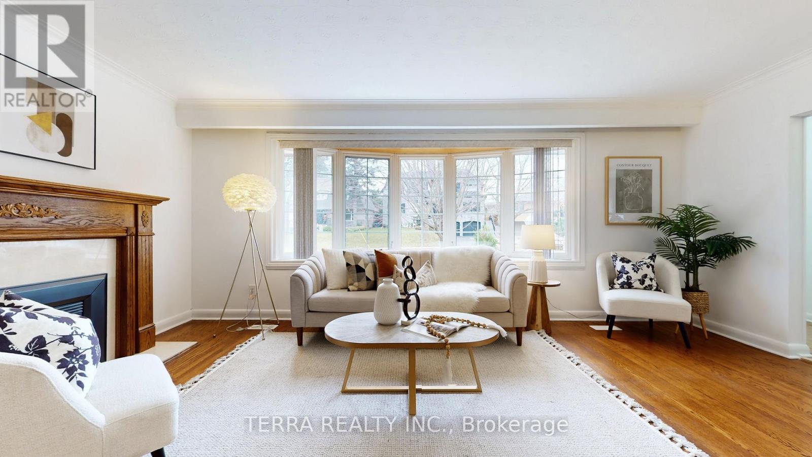 18 Hill Garden Road, Toronto, Ontario  M9P 1X9 - Photo 6 - W12579172