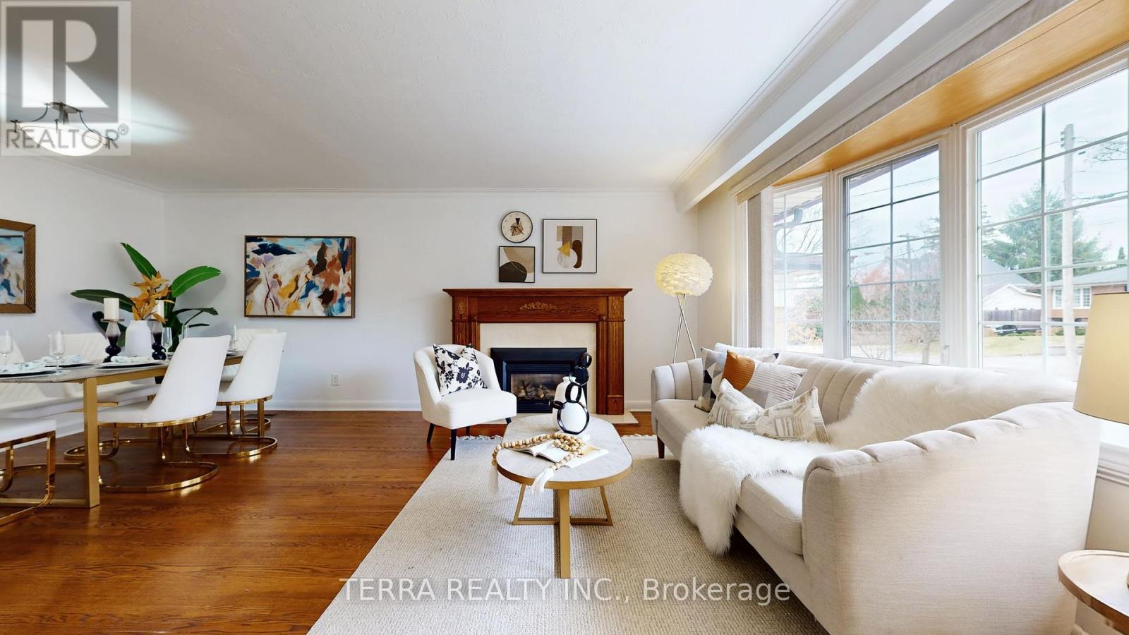 18 Hill Garden Road, Toronto, Ontario  M9P 1X9 - Photo 7 - W12579172