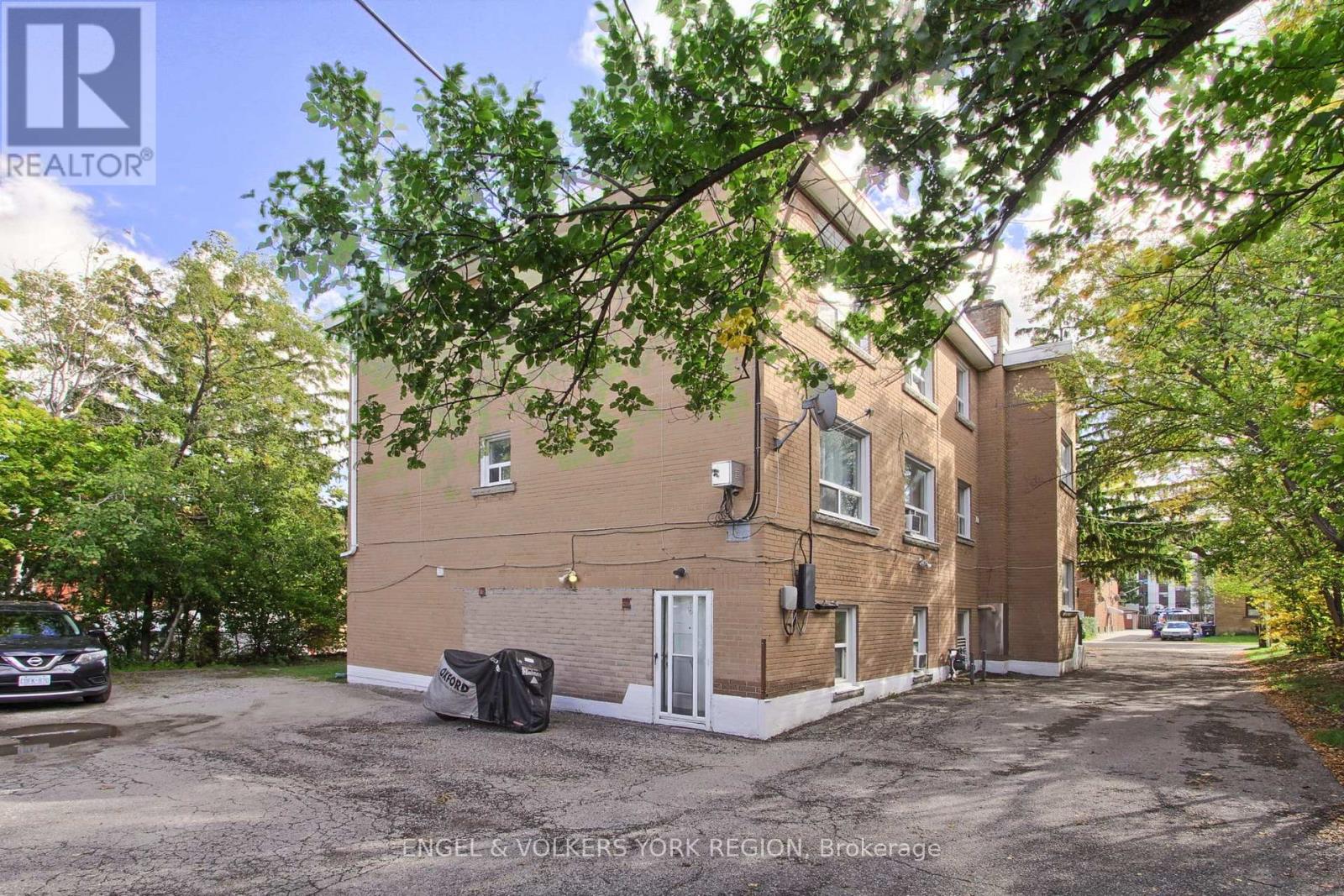 45 Leduc Drive, Toronto, Ontario  M9W 2A8 - Photo 18 - W12579192