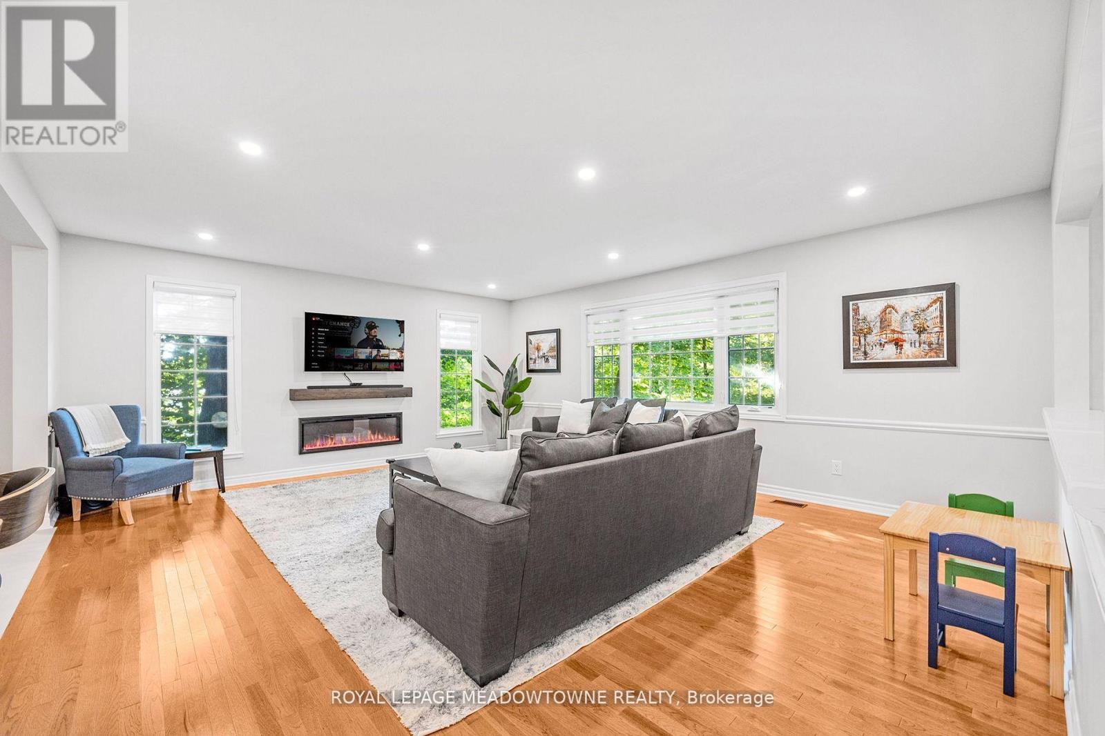 106 Campbell Avenue E, Milton, Ontario  L0P 1B0 - Photo 7 - W12579206