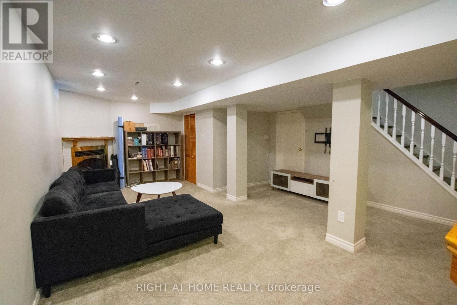 832 Leslie Valley Drive, Newmarket, Ontario  L3Y 7H3 - Photo 25 - N12569888