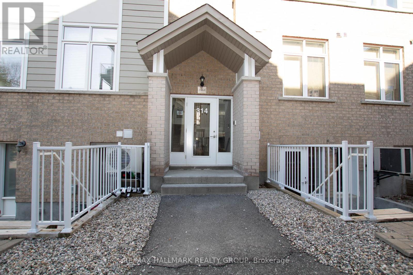 H - 314 Everest Private, Ottawa, Ontario  K1G 4E3 - Photo 2 - X12579304