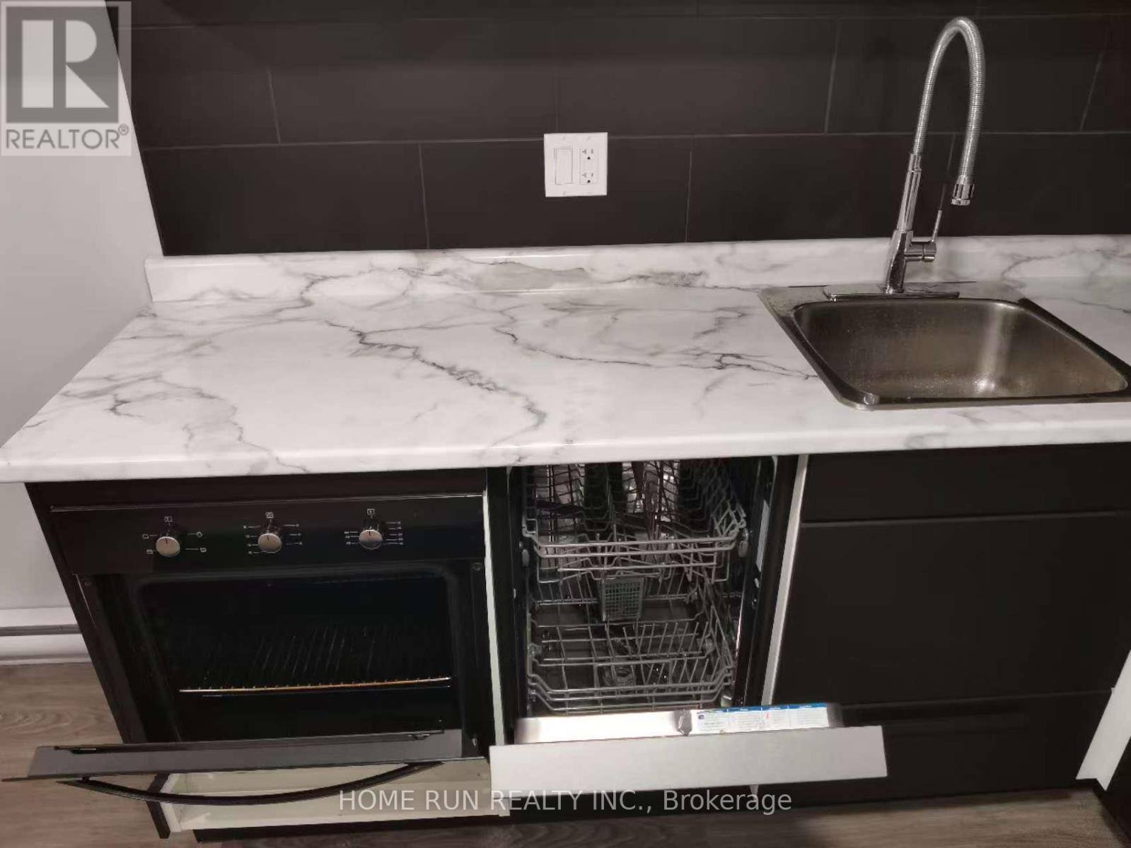 Unit B - 904 Shimmerton Circle, Ottawa, Ontario  K2M 0L4 - Photo 5 - X12579348