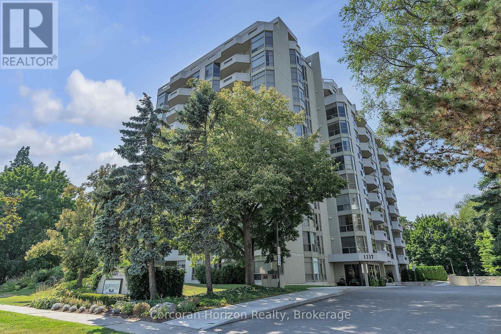 1201 - 1237 North Shore Boulevard E, Burlington (Brant), Ontario  L7S 2H8 - Photo 2 - W12579442