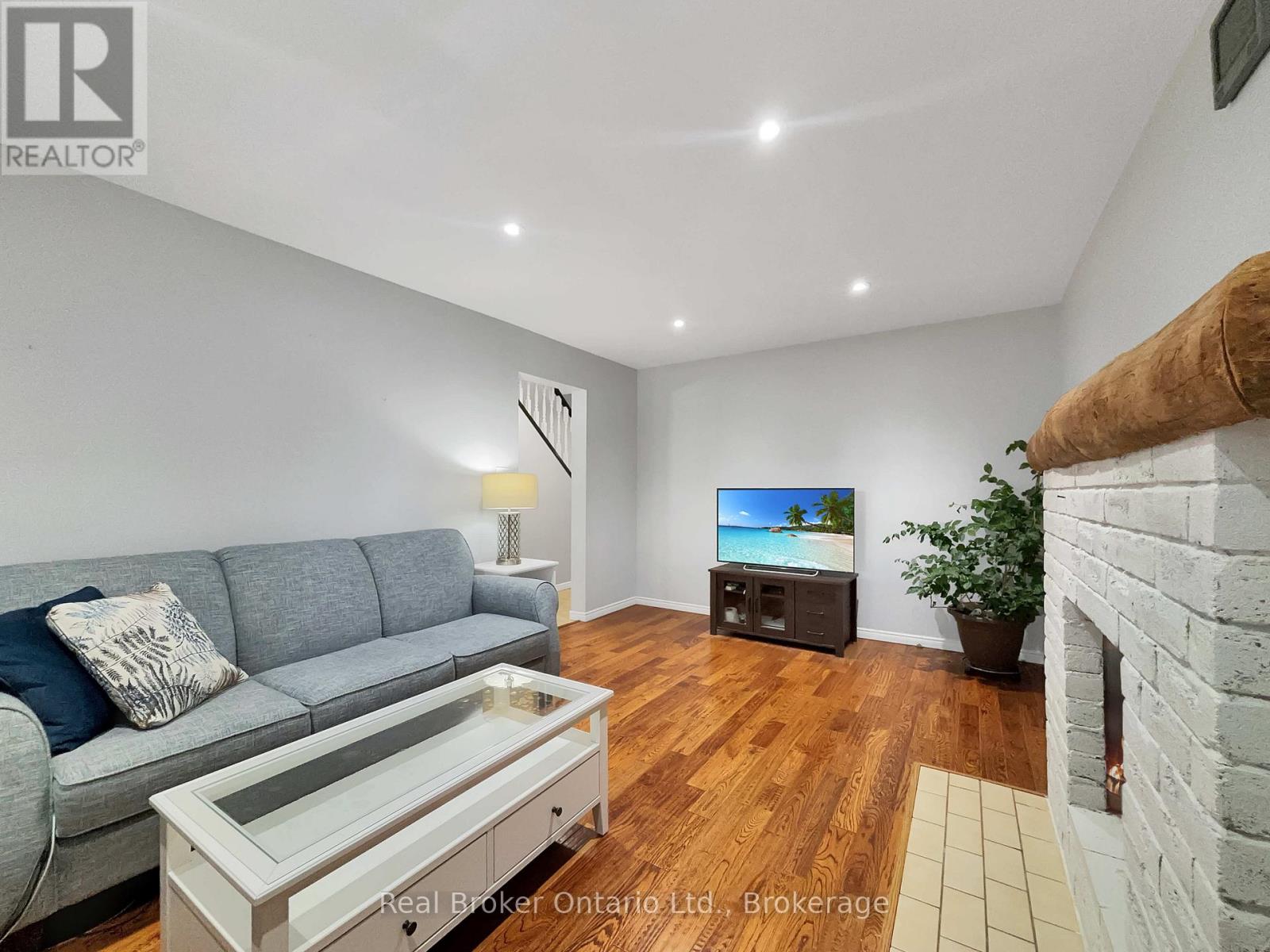 157 Twin Crescent, Hamilton, Ontario  L8W 3A7 - Photo 11 - X12579296