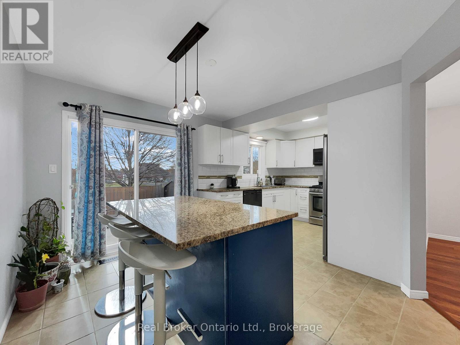 157 Twin Crescent, Hamilton, Ontario  L8W 3A7 - Photo 14 - X12579296