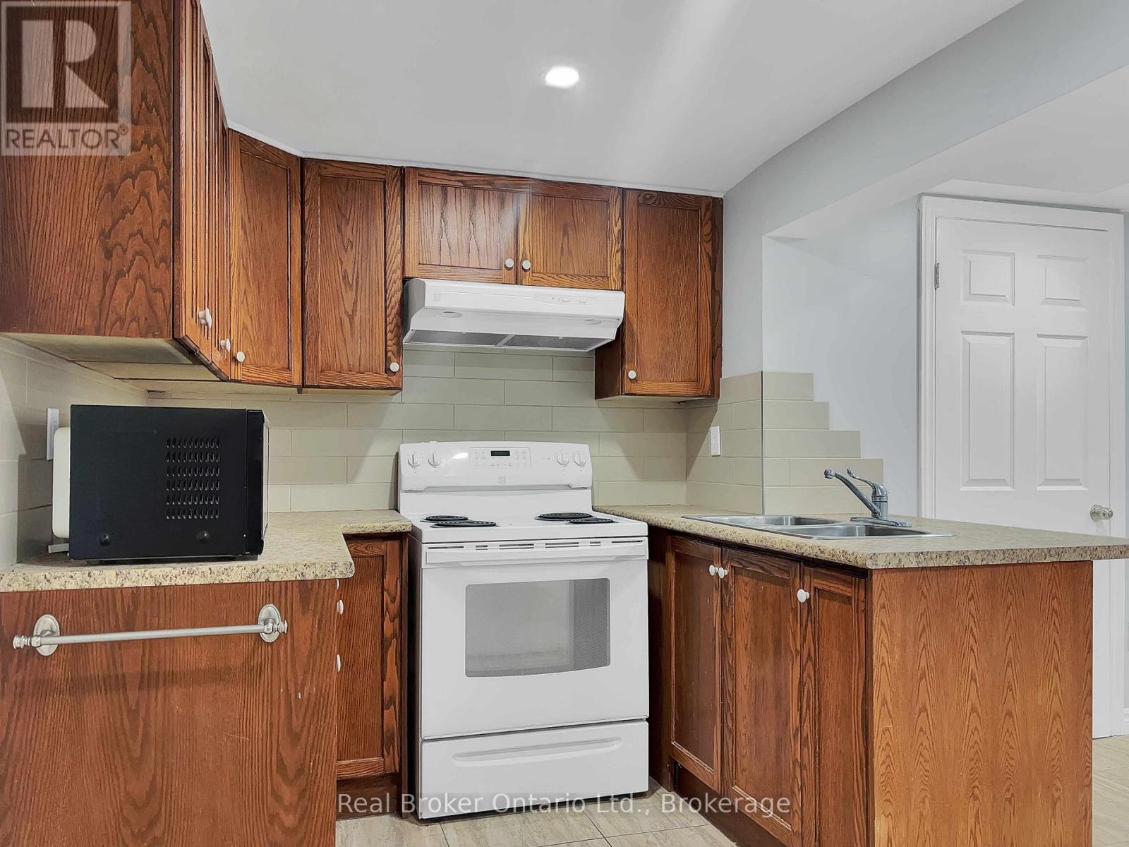 157 Twin Crescent, Hamilton, Ontario  L8W 3A7 - Photo 28 - X12579296