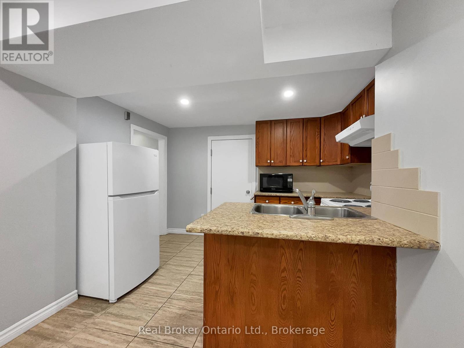 157 Twin Crescent, Hamilton, Ontario  L8W 3A7 - Photo 29 - X12579296