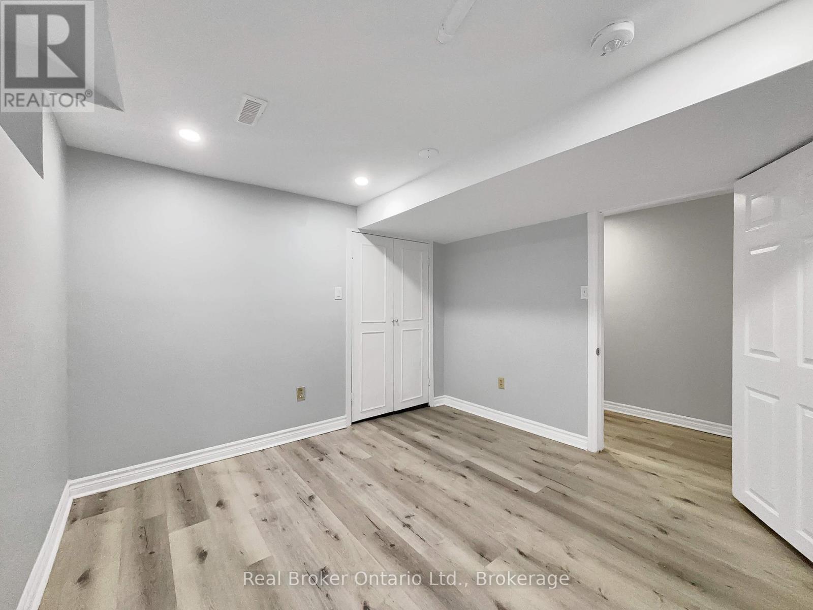 157 Twin Crescent, Hamilton, Ontario  L8W 3A7 - Photo 34 - X12579296