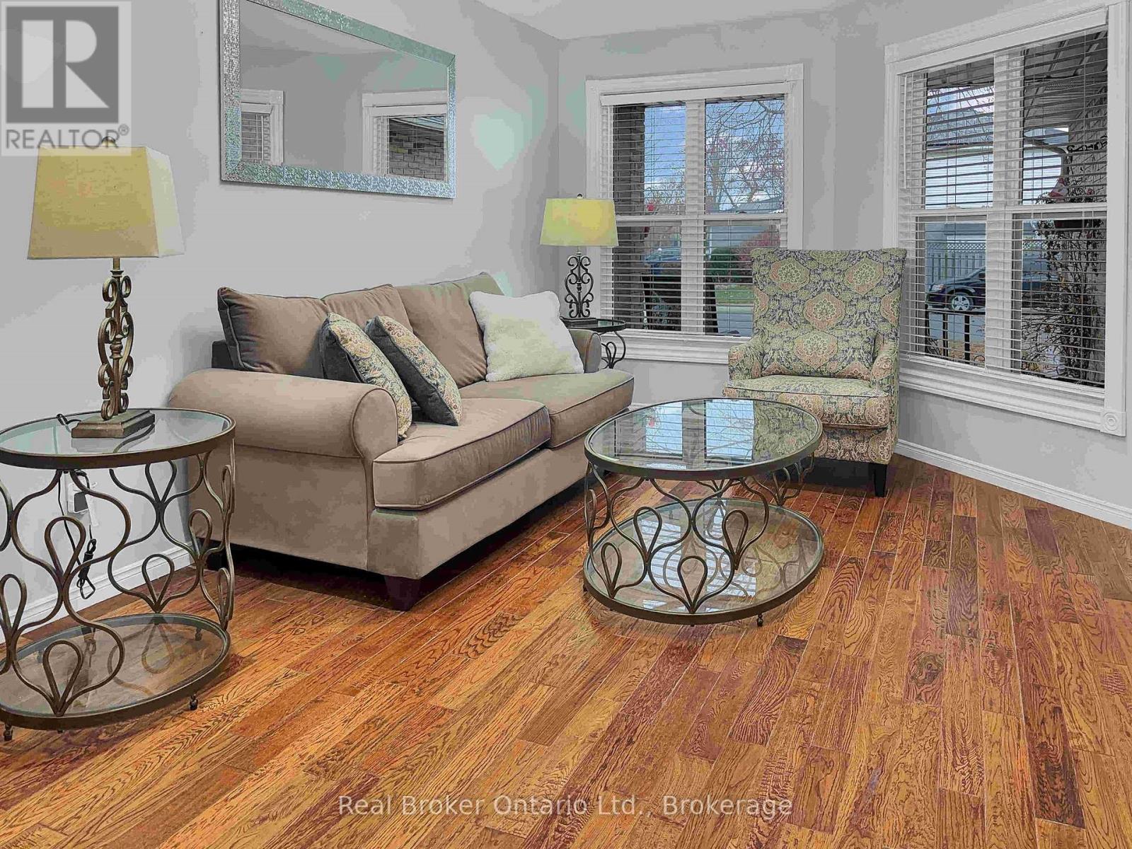 157 Twin Crescent, Hamilton, Ontario  L8W 3A7 - Photo 5 - X12579296