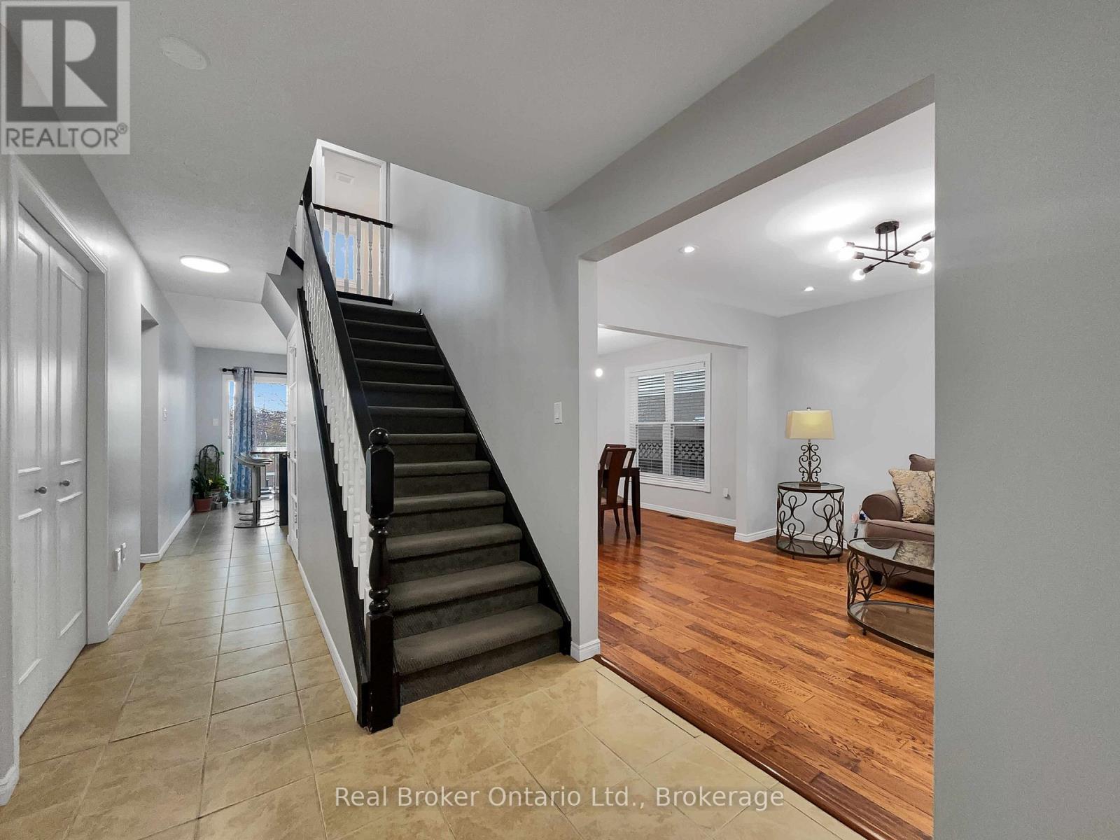 157 Twin Crescent, Hamilton, Ontario  L8W 3A7 - Photo 8 - X12579296