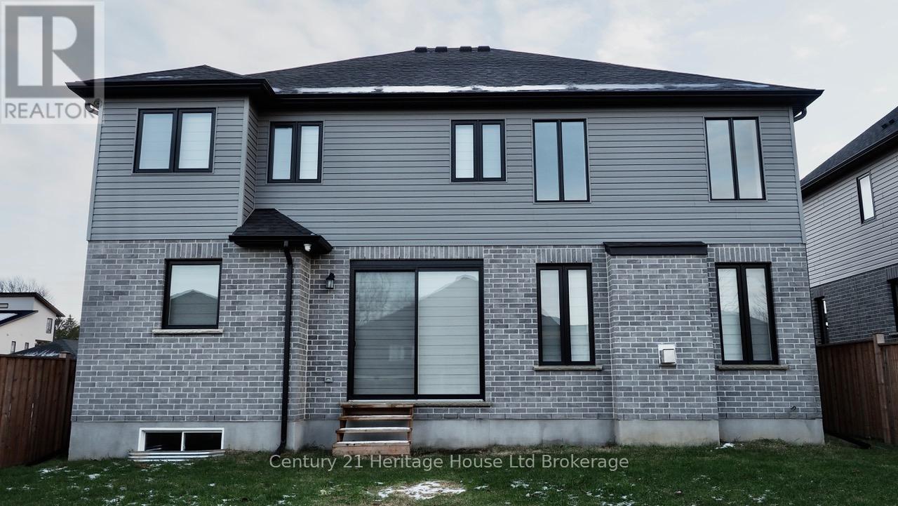 8 Sycamore Drive, Tillsonburg, Ontario  N4G 5S3 - Photo 2 - X12579398