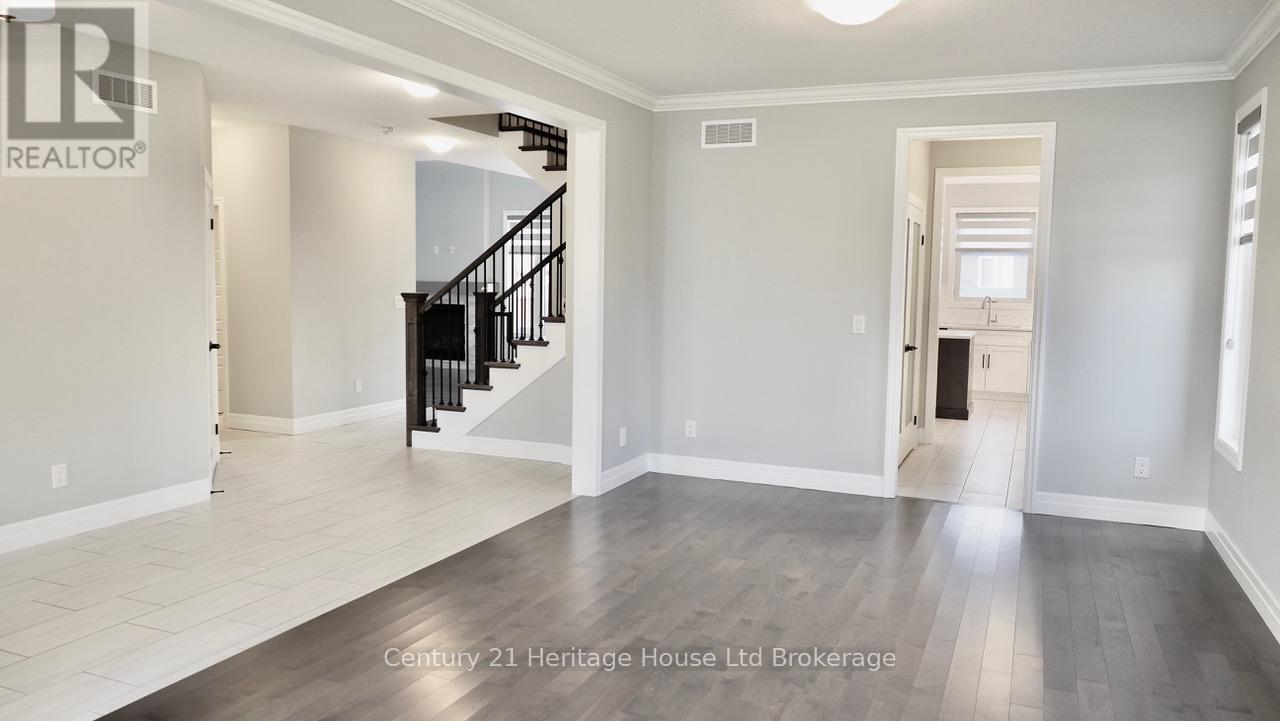 8 Sycamore Drive, Tillsonburg, Ontario  N4G 5S3 - Photo 3 - X12579398