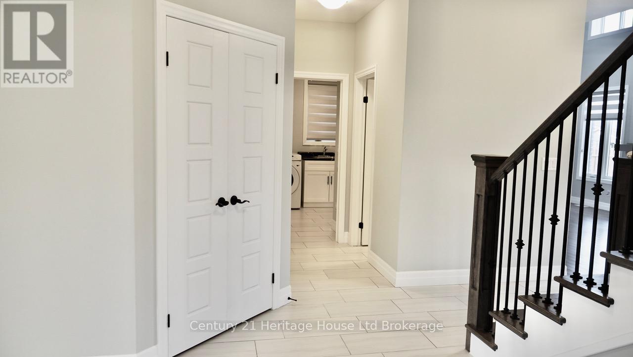 8 Sycamore Drive, Tillsonburg, Ontario  N4G 5S3 - Photo 4 - X12579398