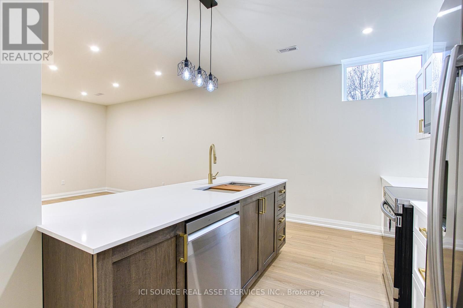 Lower Level Unit - 67 Creanona Boulevard, Hamilton, Ontario  L8E 5T2 - Photo 3 - X12579150