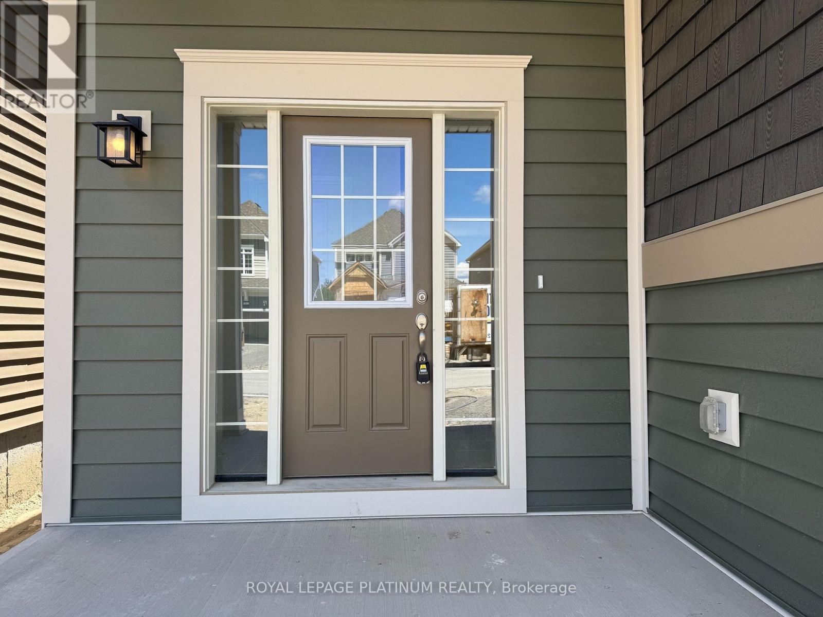 135 Mceachern Lane, Gravenhurst, Ontario  P1P 0H8 - Photo 2 - X12579152