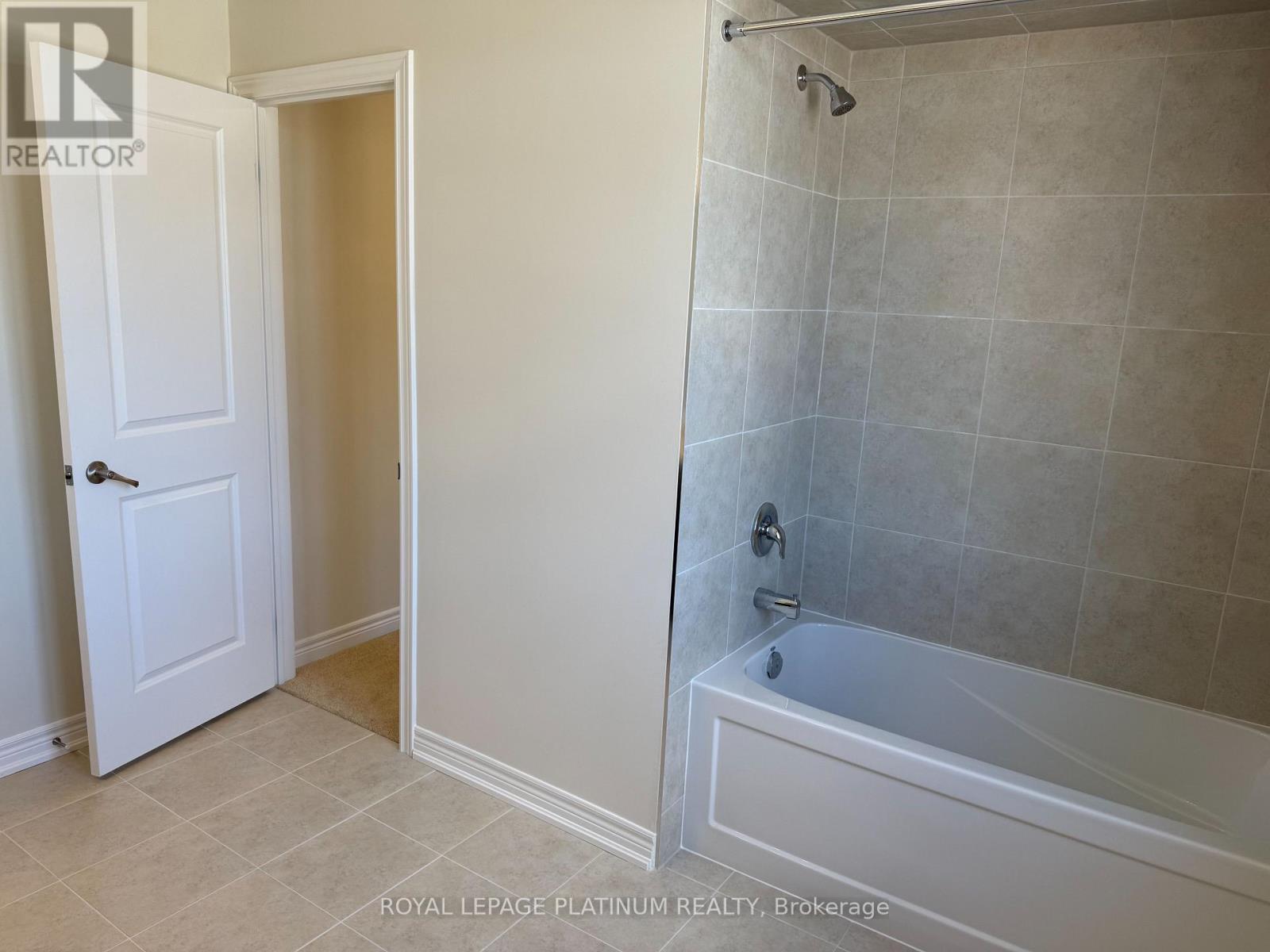 135 Mceachern Lane, Gravenhurst, Ontario  P1P 0H8 - Photo 4 - X12579152