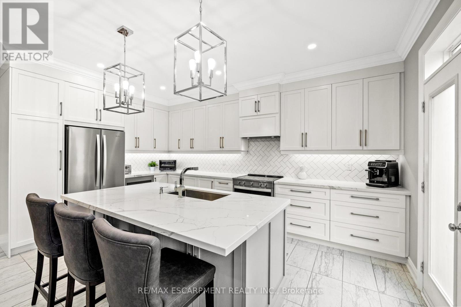 107 Avanti Crescent, Hamilton, Ontario  L8B 1W7 - Photo 14 - X12579158