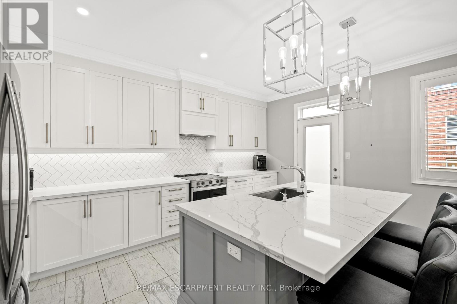 107 Avanti Crescent, Hamilton, Ontario  L8B 1W7 - Photo 15 - X12579158