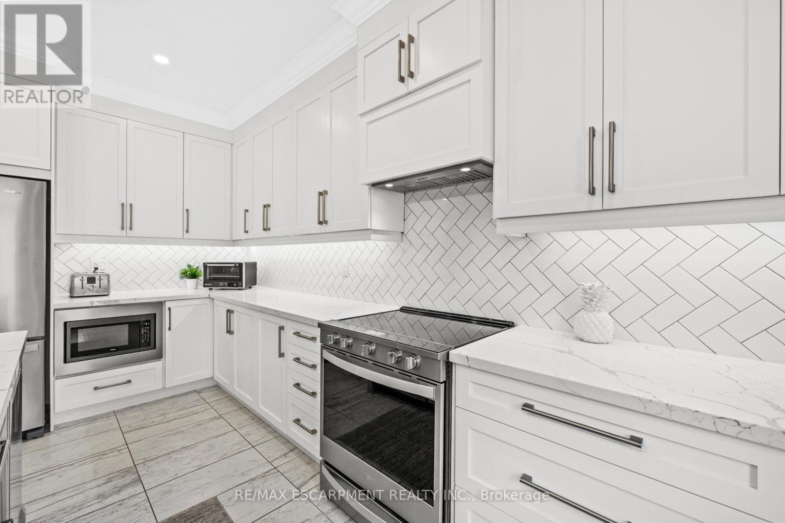 107 Avanti Crescent, Hamilton, Ontario  L8B 1W7 - Photo 17 - X12579158