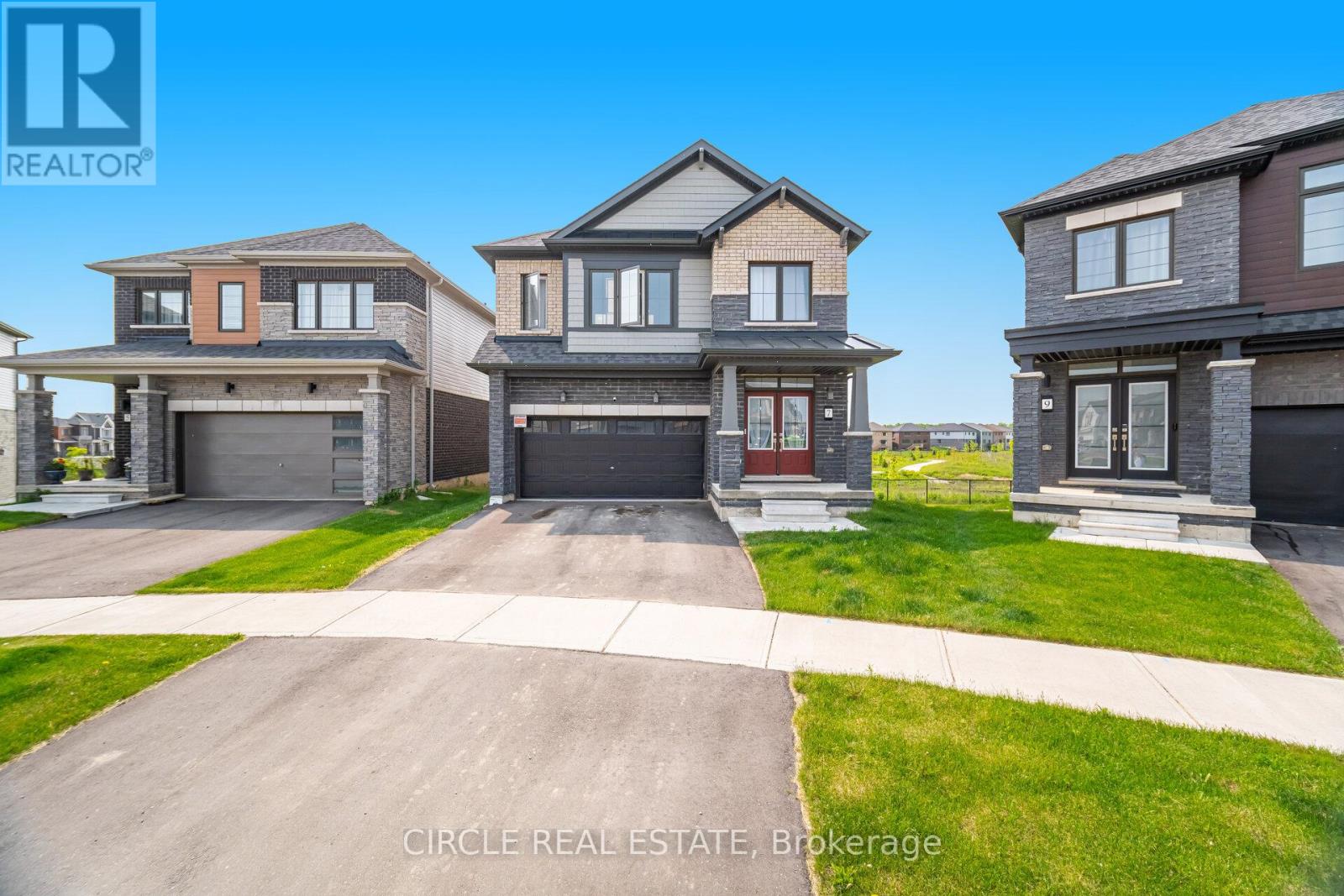 7 Bee Crescent, Brantford, Ontario  N3T 0V7 - Photo 3 - X12579224