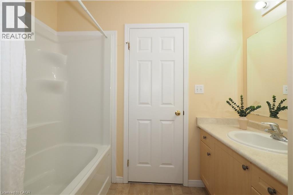 240 Westmeadow Drive Unit# 10b, Kitchener, Ontario  N2N 0A1 - Photo 31 - 40790615