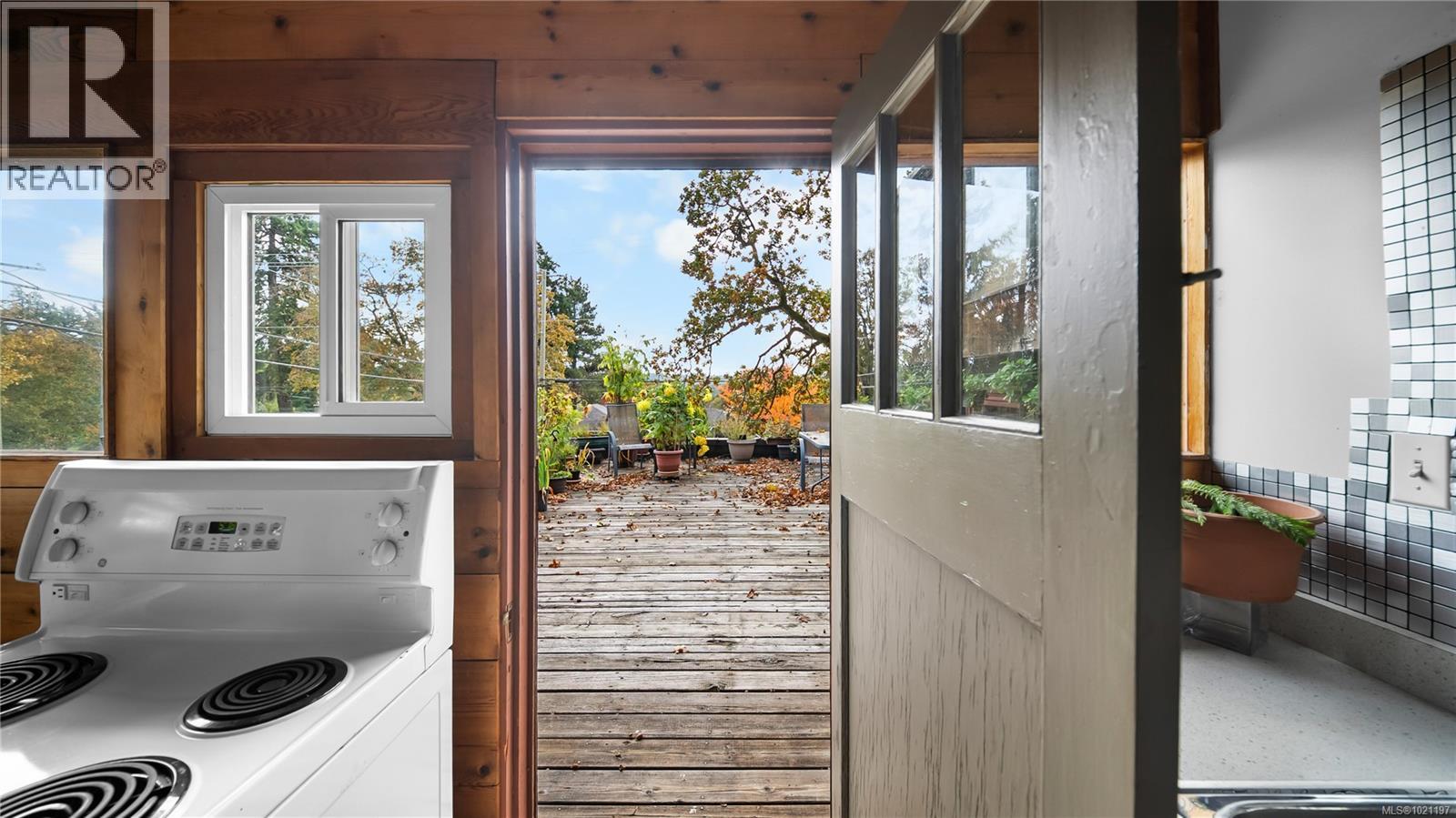 1168 Burnside Rd W, Saanich, British Columbia  V8Z 1N6 - Photo 14 - 1021197