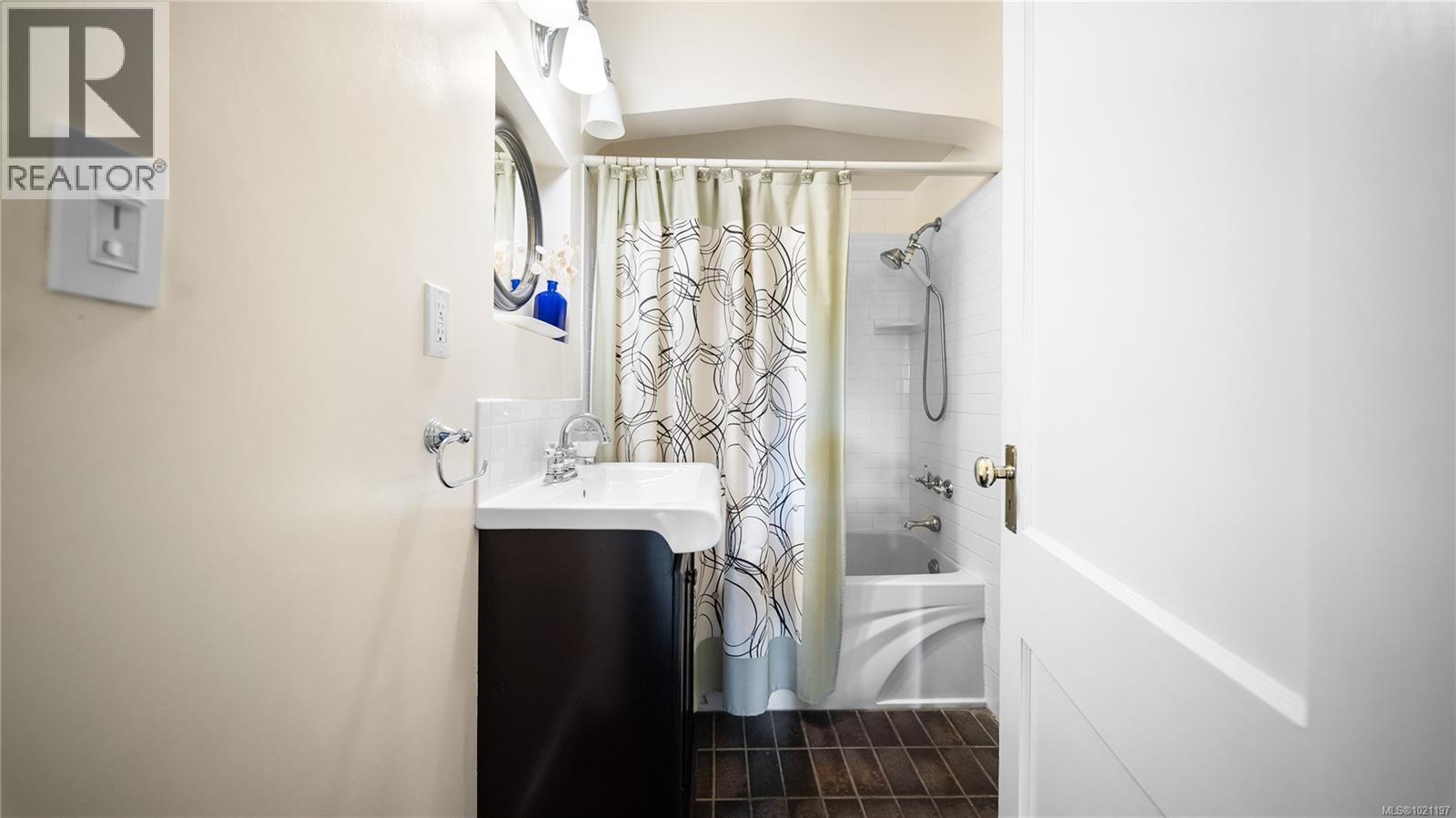 1168 Burnside Rd W, Saanich, British Columbia  V8Z 1N6 - Photo 29 - 1021197