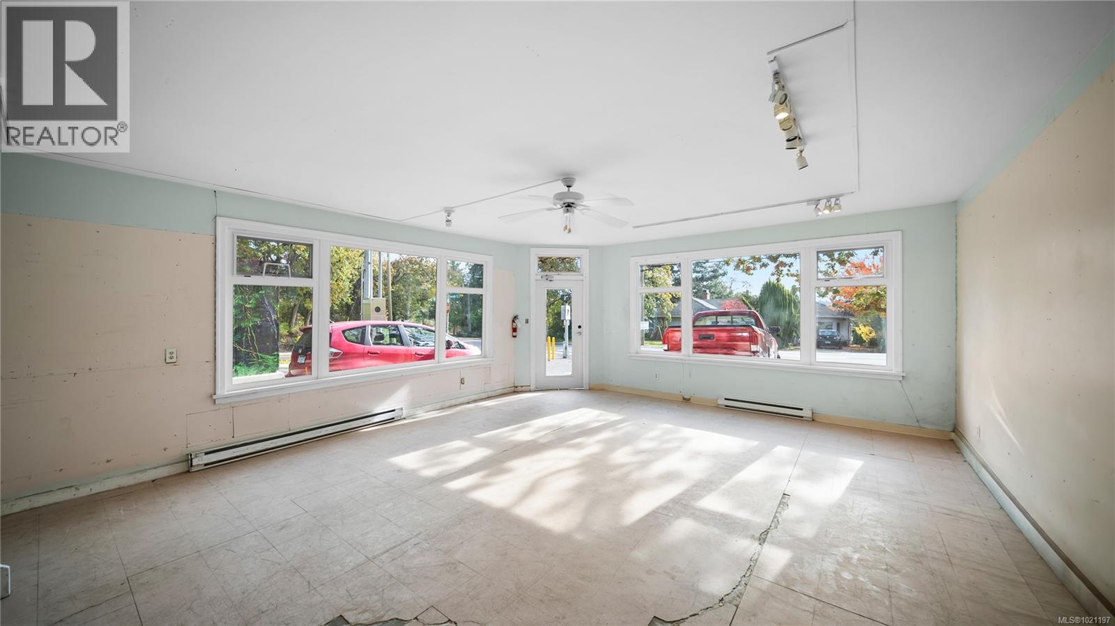 1168 Burnside Rd W, Saanich, British Columbia  V8Z 1N6 - Photo 31 - 1021197