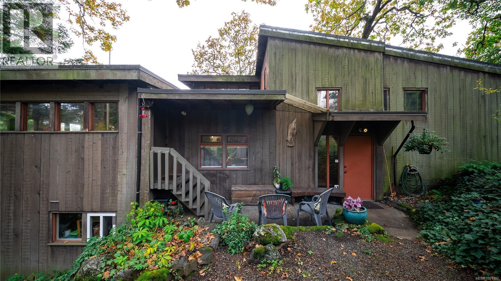 1168 Burnside Rd W, Saanich, British Columbia  V8Z 1N6 - Photo 35 - 1021197