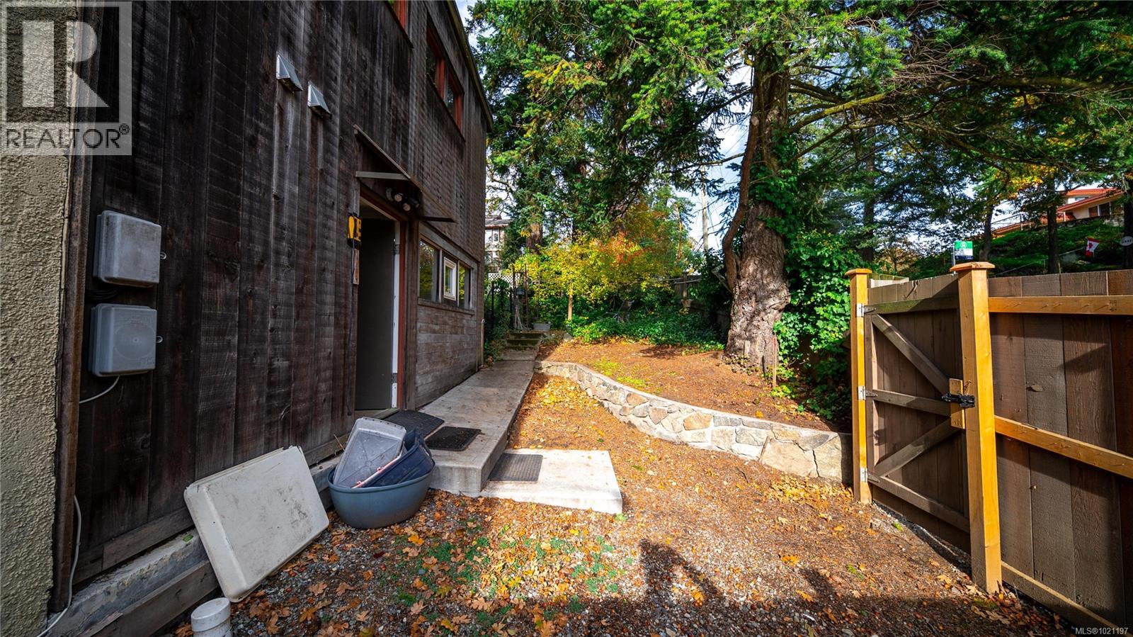 1168 Burnside Rd W, Saanich, British Columbia  V8Z 1N6 - Photo 39 - 1021197