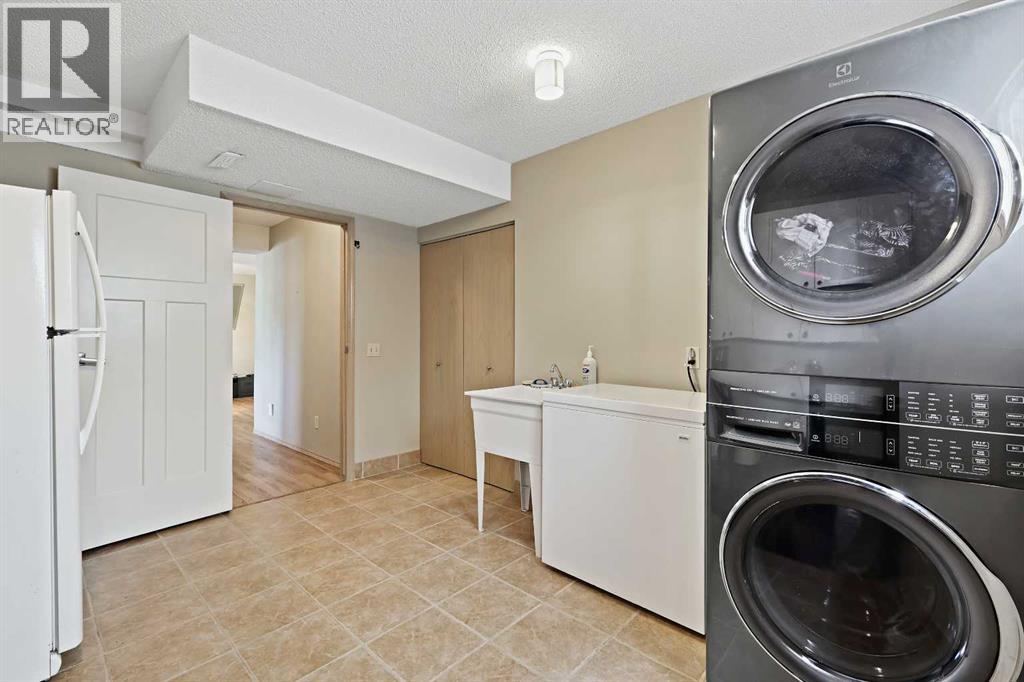 57 Shannon Circle Sw, Calgary, Alberta  T2Y 2K4 - Photo 35 - A2269714