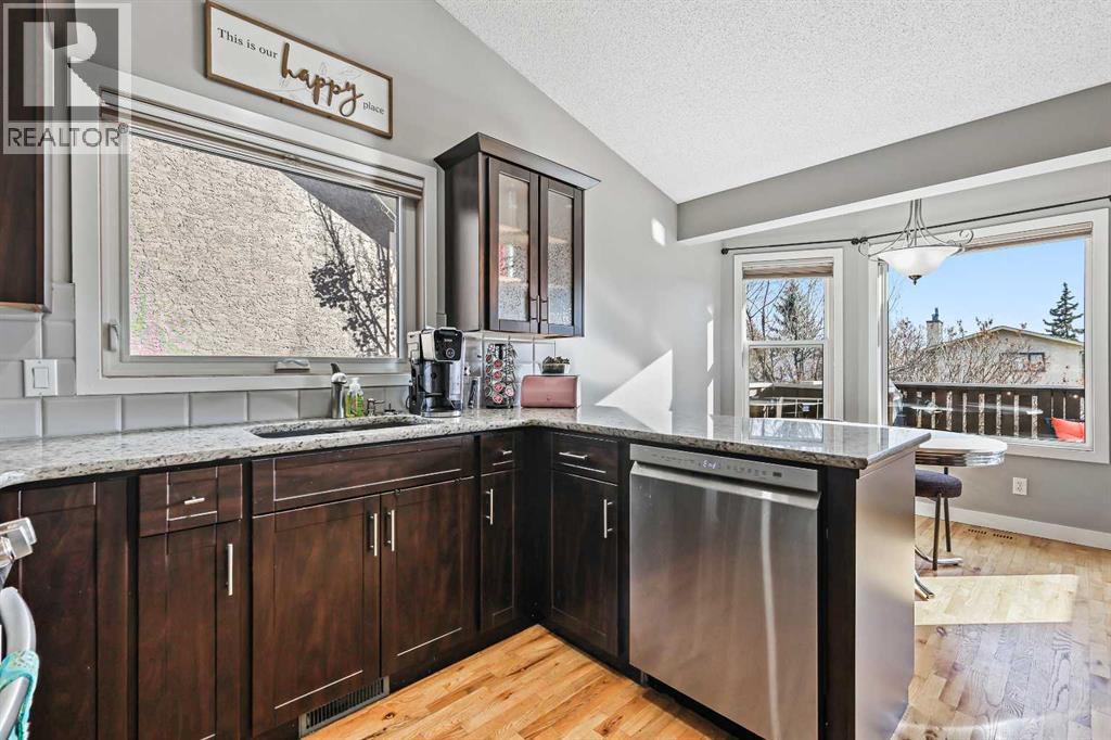 57 Shannon Circle Sw, Calgary, Alberta  T2Y 2K4 - Photo 8 - A2269714