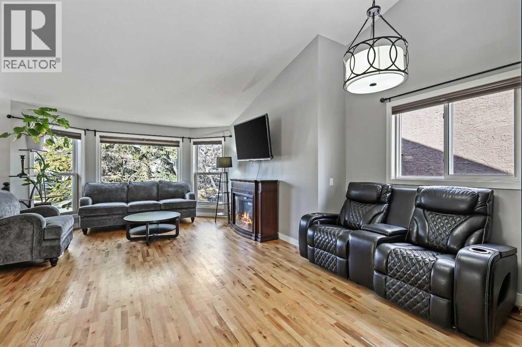 57 Shannon Circle Sw, Calgary, Alberta  T2Y 2K4 - Photo 6 - A2269714