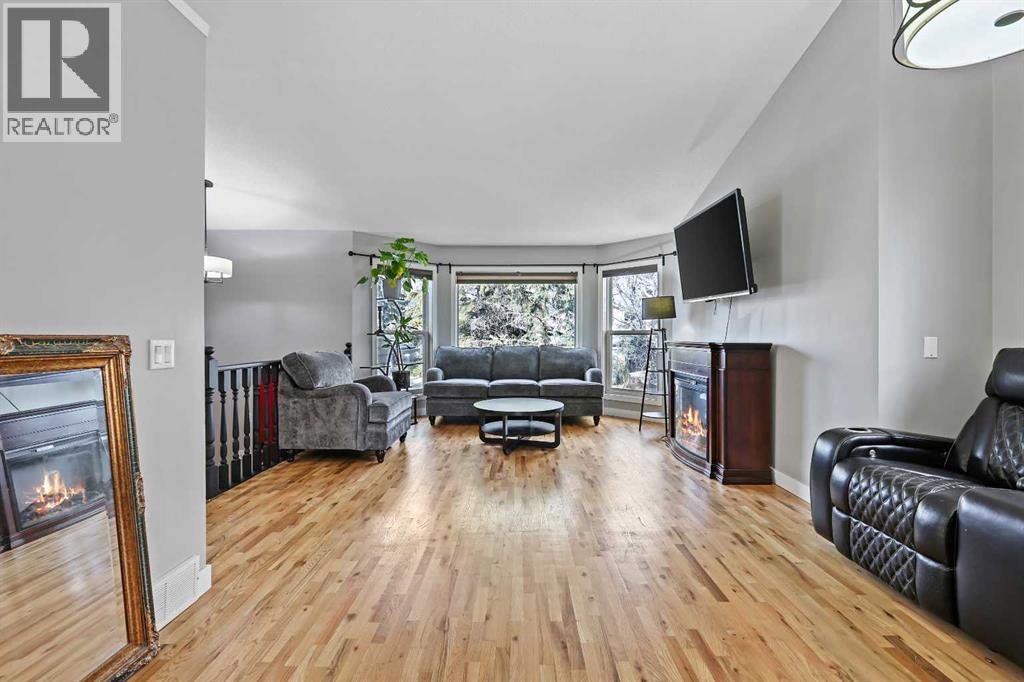 57 Shannon Circle Sw, Calgary, Alberta  T2Y 2K4 - Photo 3 - A2269714