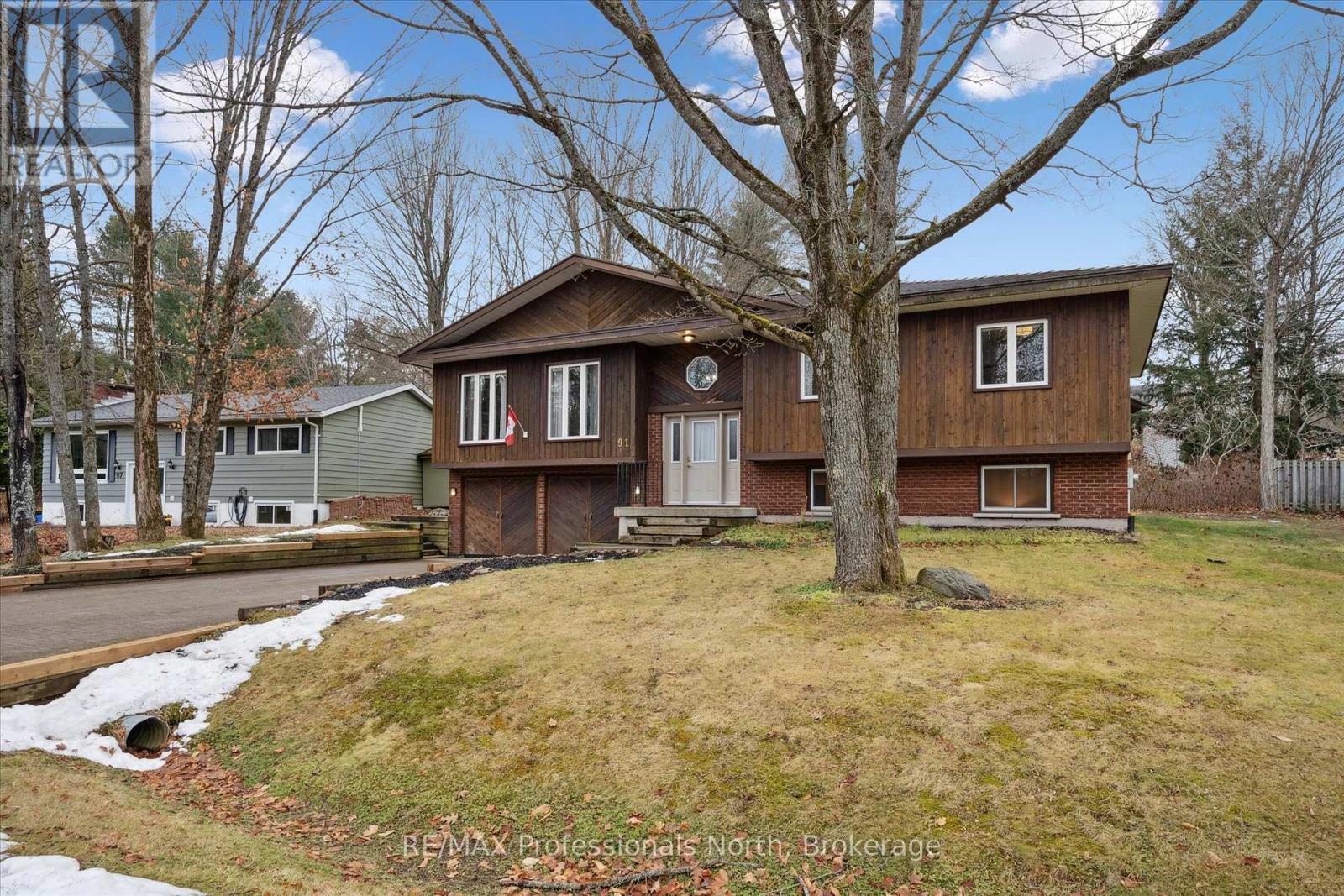 91 Hubbel Crescent, Huntsville, Ontario  P1H 1S6 - Photo 2 - X12579362