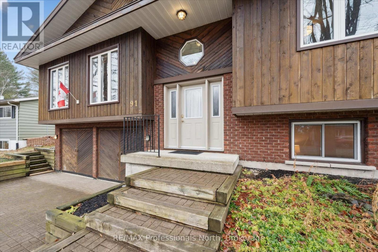 91 Hubbel Crescent, Huntsville, Ontario  P1H 1S6 - Photo 3 - X12579362