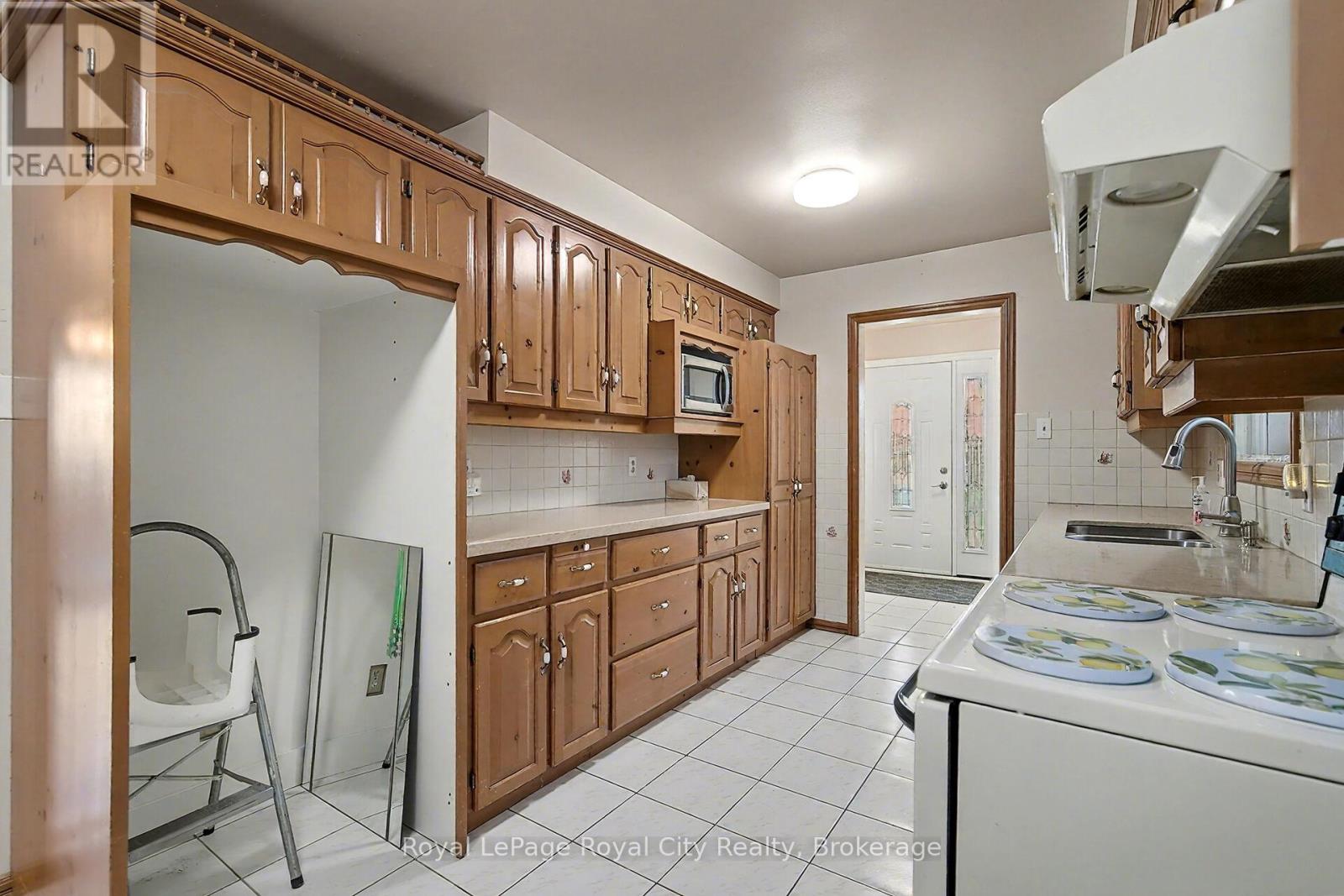 77 Kortright Road W, Guelph, Ontario  N1G 3B3 - Photo 10 - X12579420