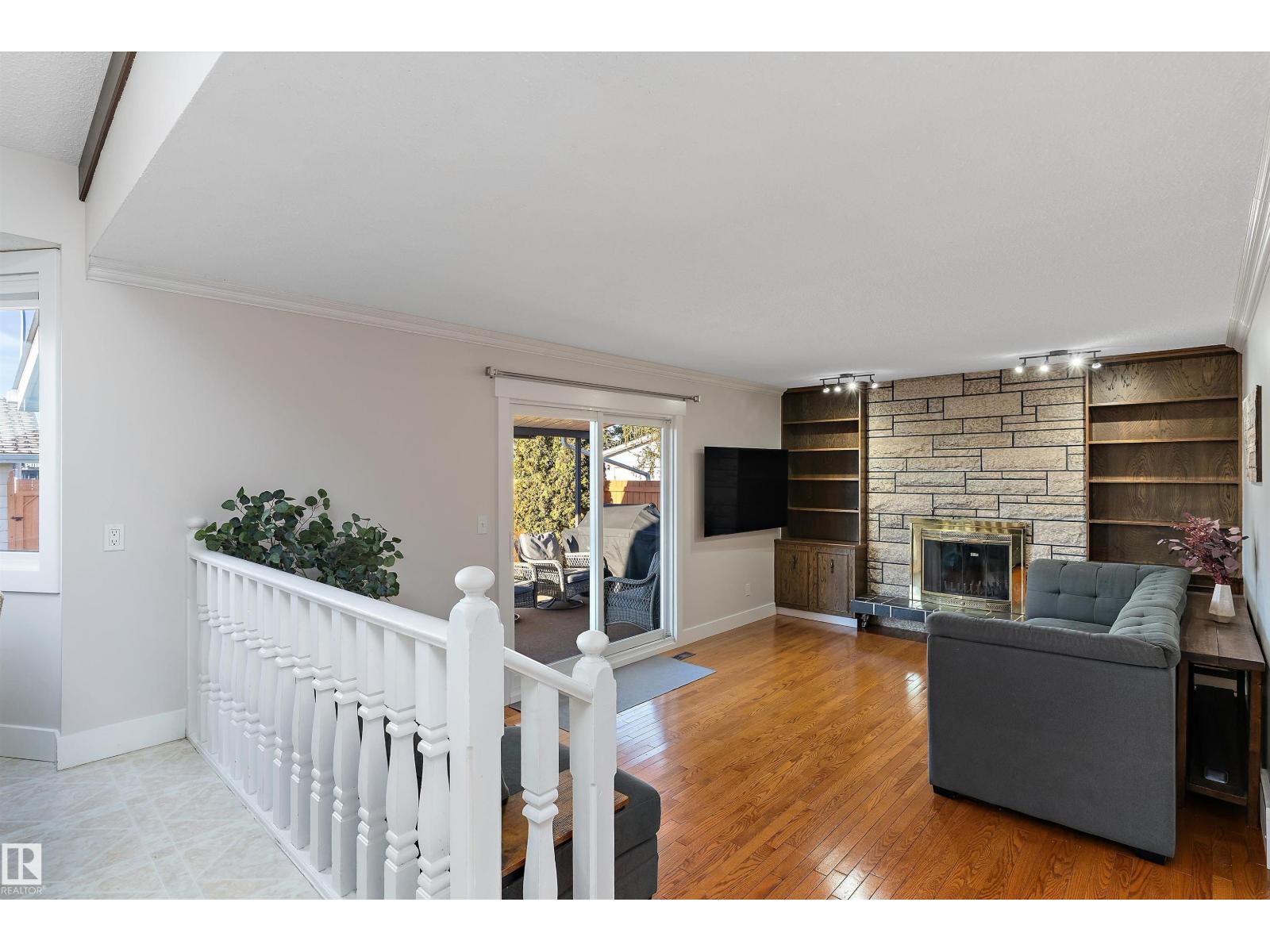 3026 105a St Nw, Edmonton, Alberta  T6J 3A5 - Photo 3 - E4466782