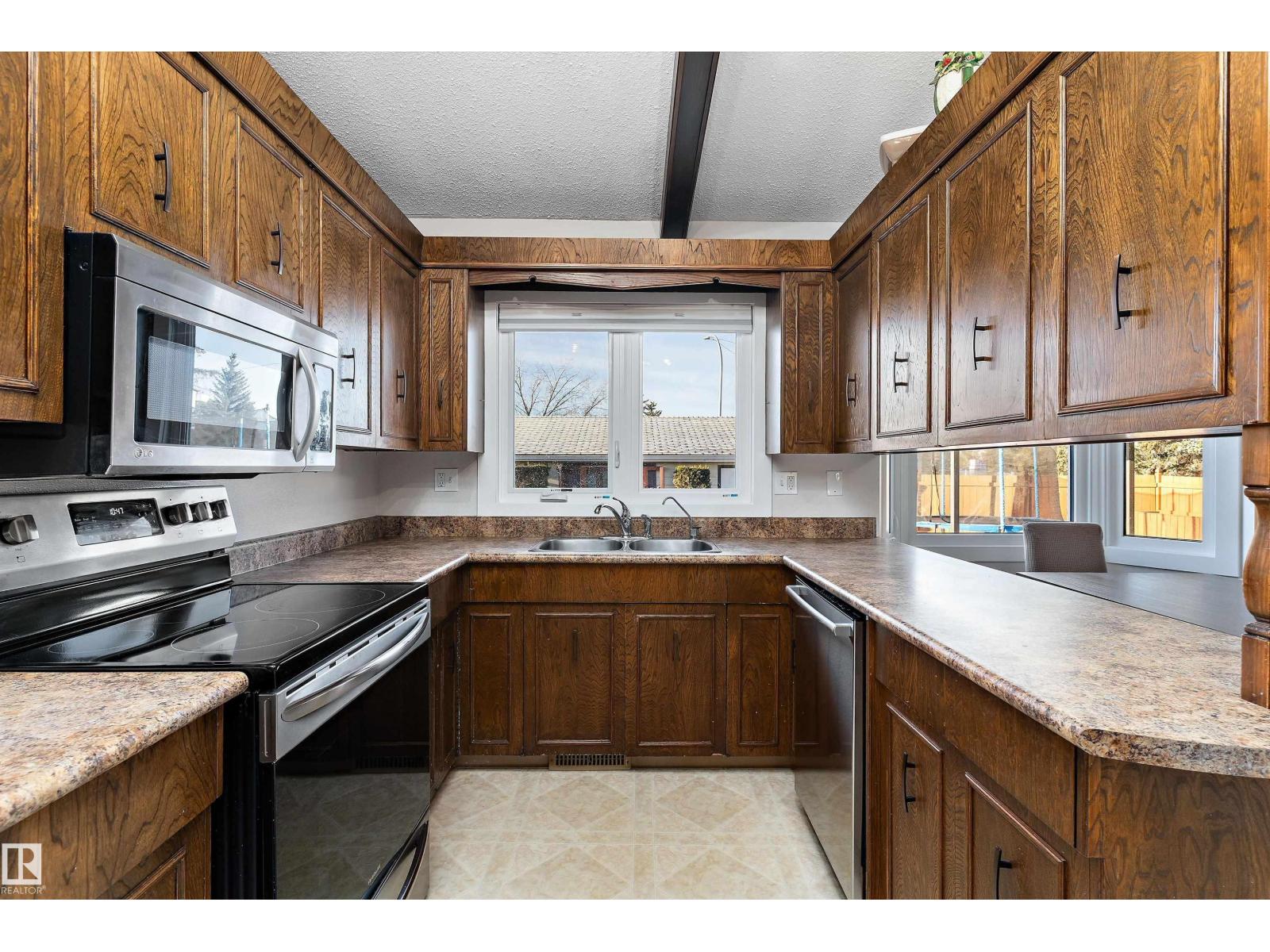 3026 105a St Nw, Edmonton, Alberta  T6J 3A5 - Photo 8 - E4466782