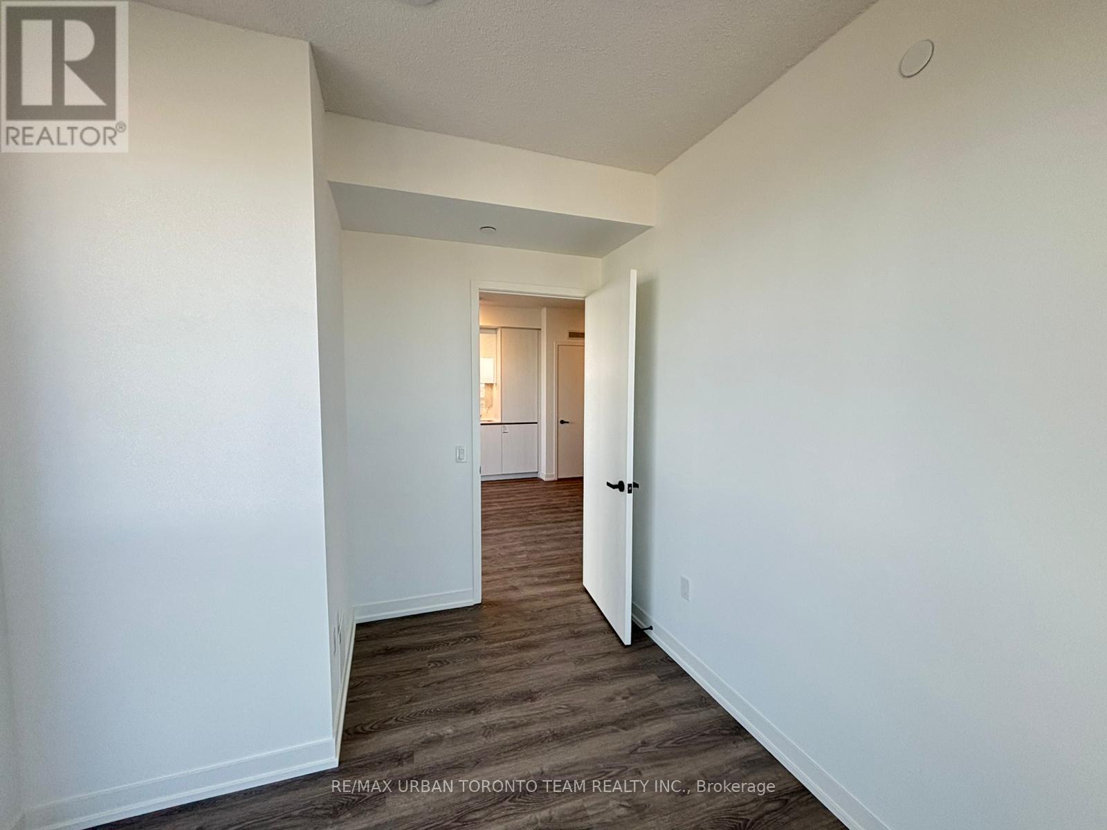 2206 - 8 Interchange Way, Vaughan, Ontario  L4K 5Z7 - Photo 8 - N12573044