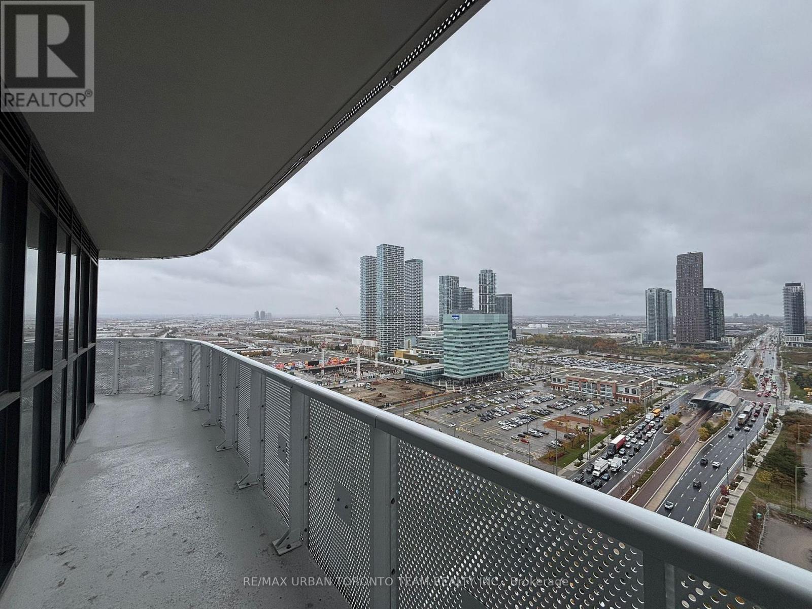 2206 - 8 Interchange Way, Vaughan, Ontario  L4K 5Z7 - Photo 2 - N12573044