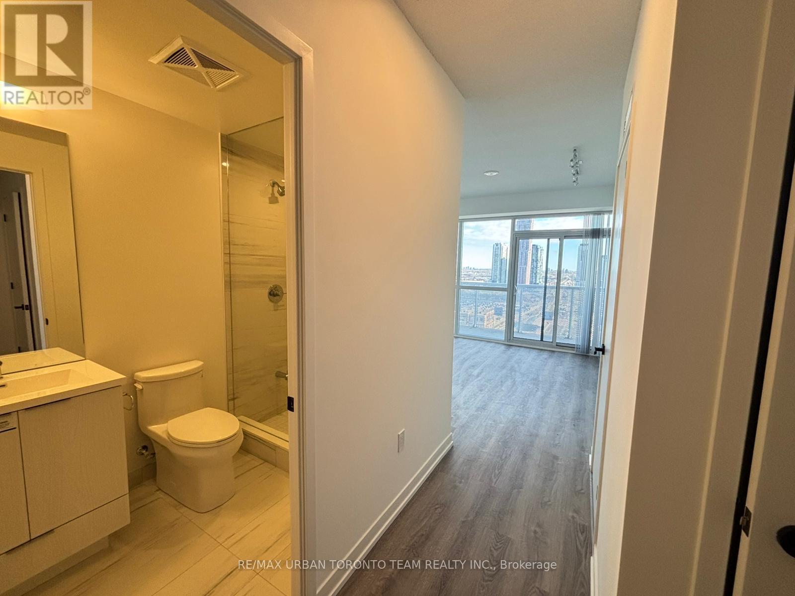 2206 - 8 Interchange Way, Vaughan, Ontario  L4K 5Z7 - Photo 11 - N12573044