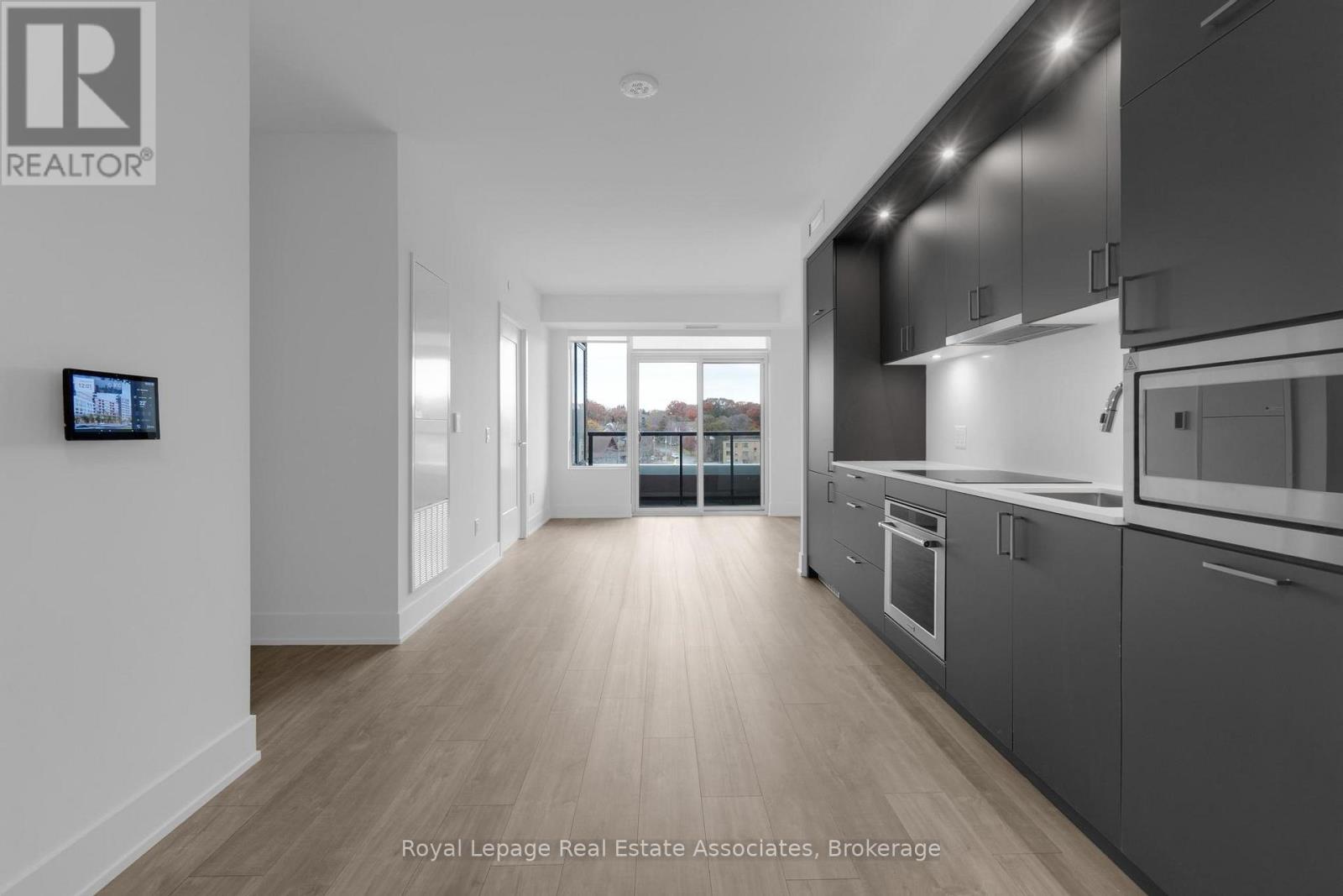 616 - 259 The Kingsway, Toronto, Ontario  M9A 0G2 - Photo 2 - W12576766