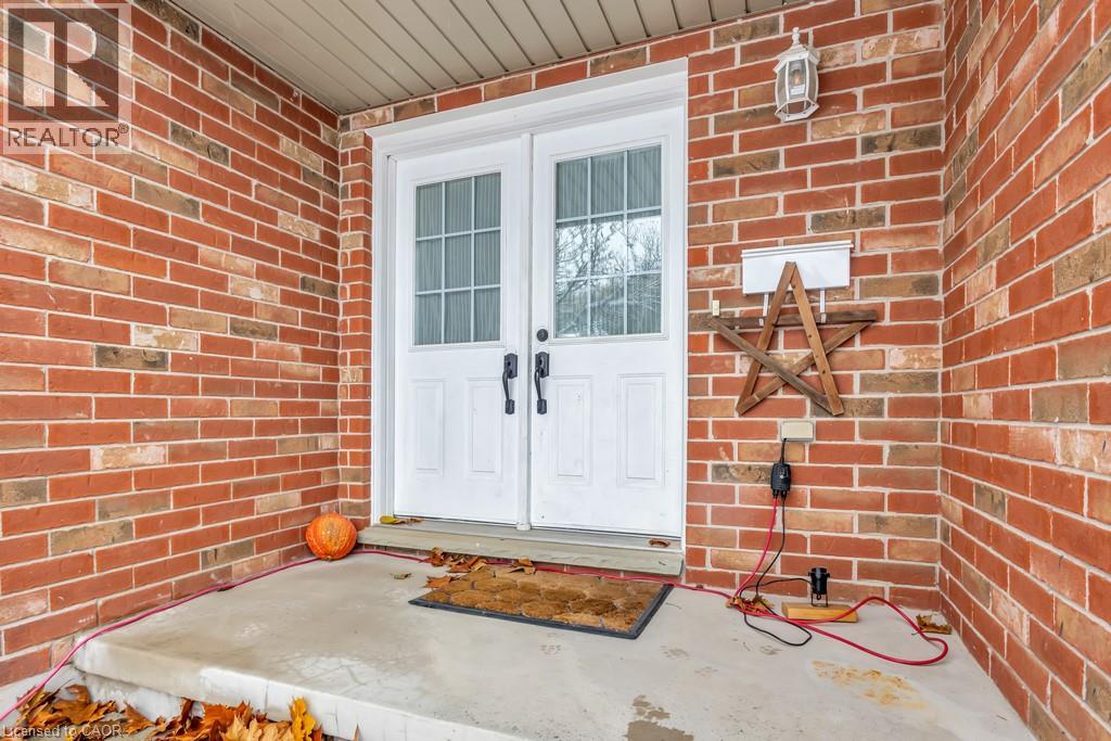 17 Dogwood Drive, Tillsonburg, Ontario  N4G 5S5 - Photo 2 - 40790578