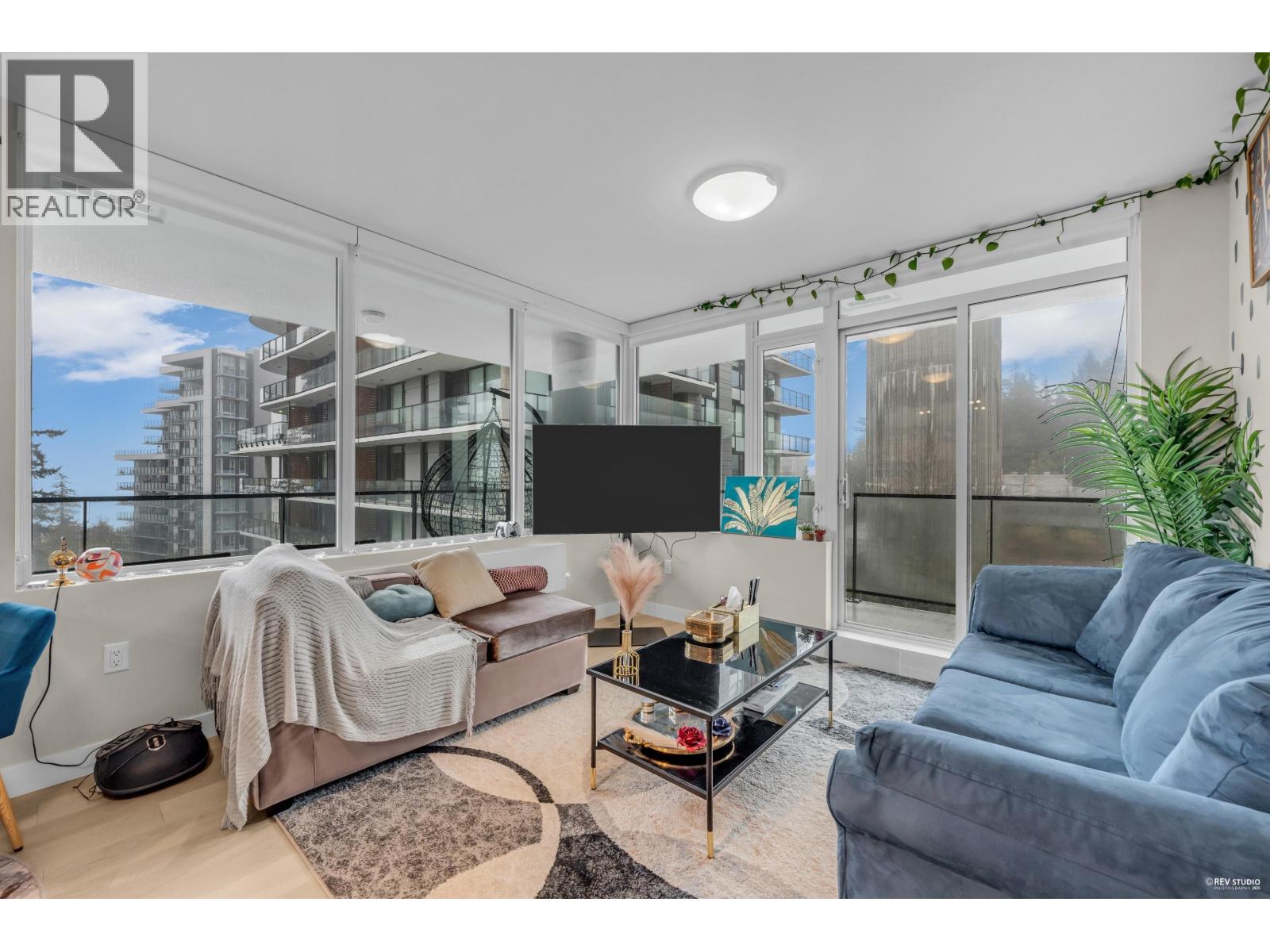 702 8725 University Crescent, Burnaby, British Columbia  V5A 4Y8 - Photo 1 - R3070283